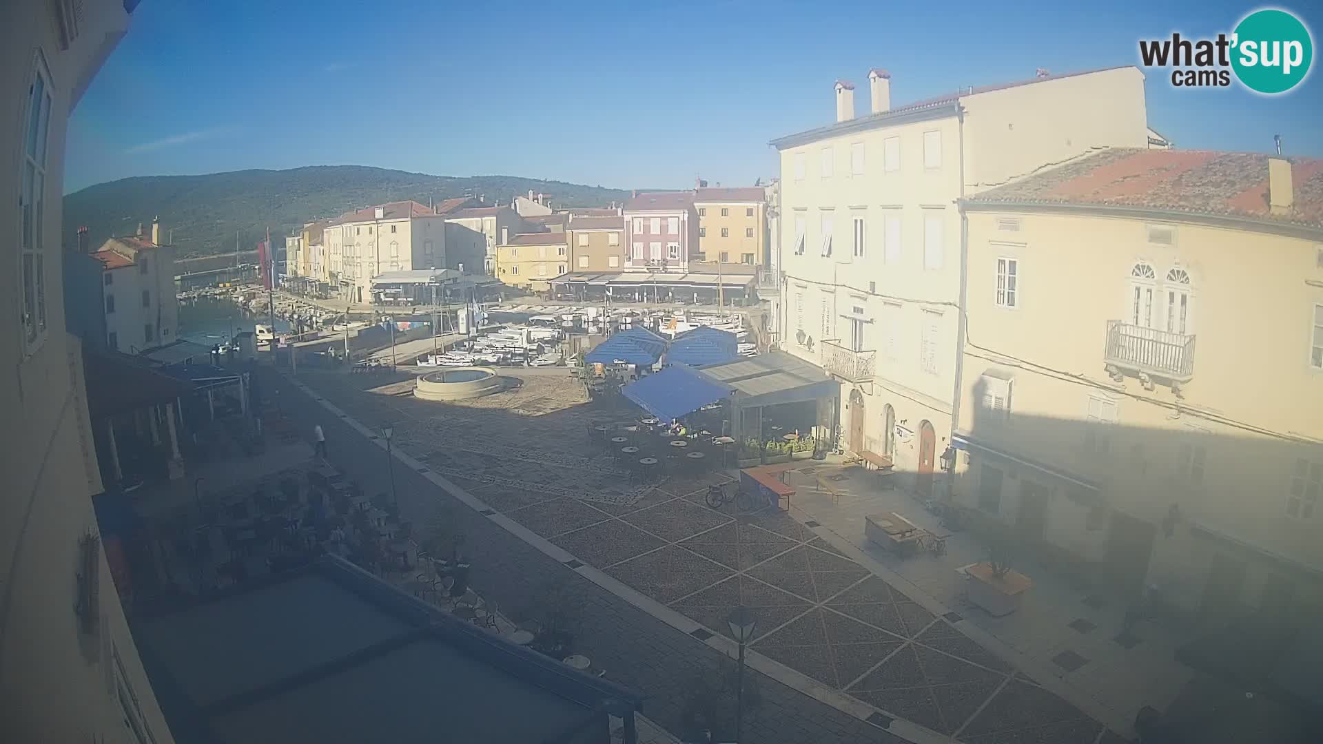 LIVE cam Cres city – place principale et “mandrač” – île de Cres – Croatie