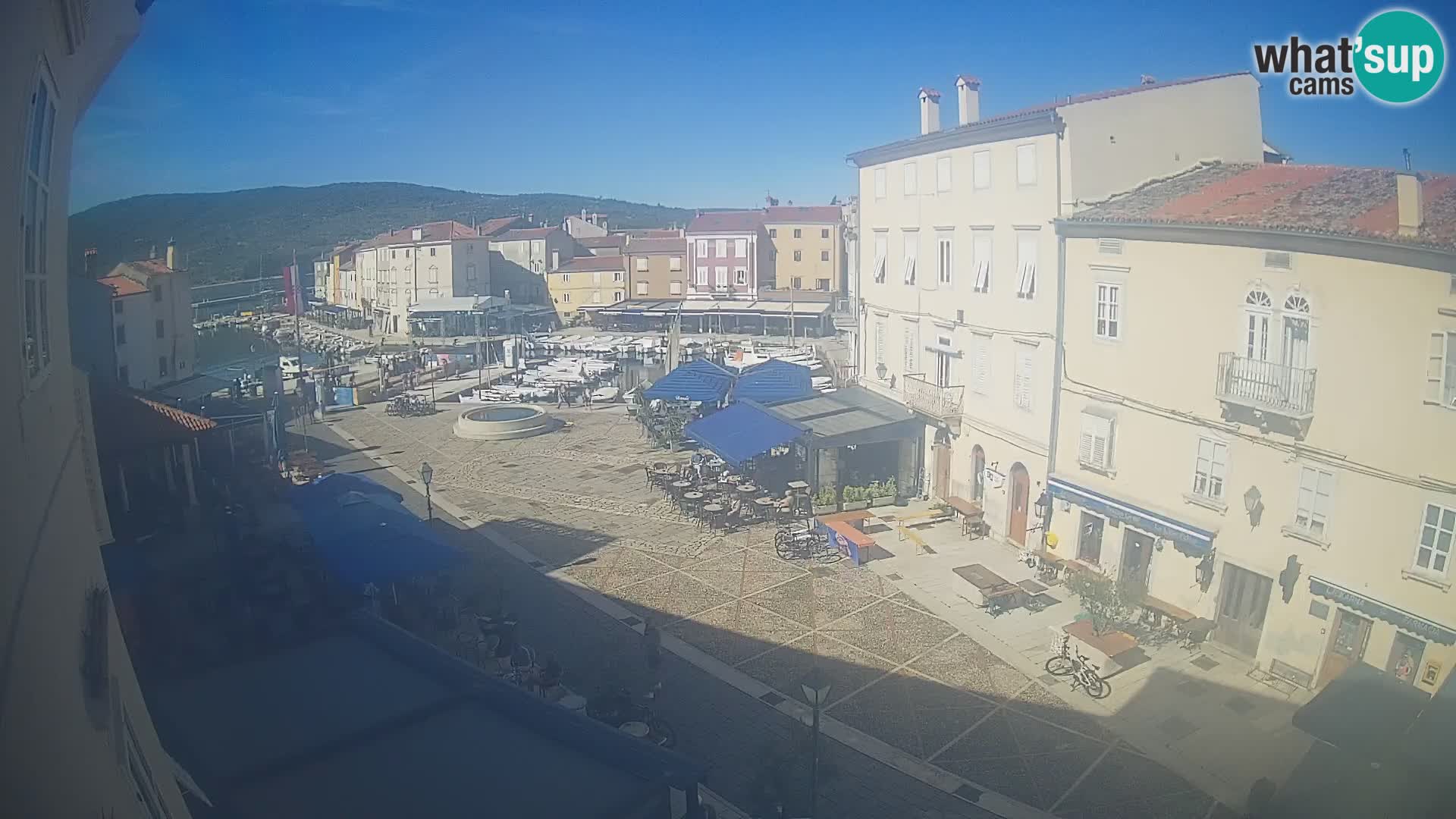 LIVE cam Cres city – place principale et “mandrač” – île de Cres – Croatie