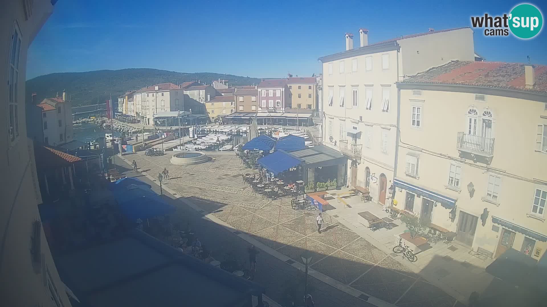 Cámara en vivo ciudad de Cres – plaza principal y “mandrač” – isla de Cres – Croacia