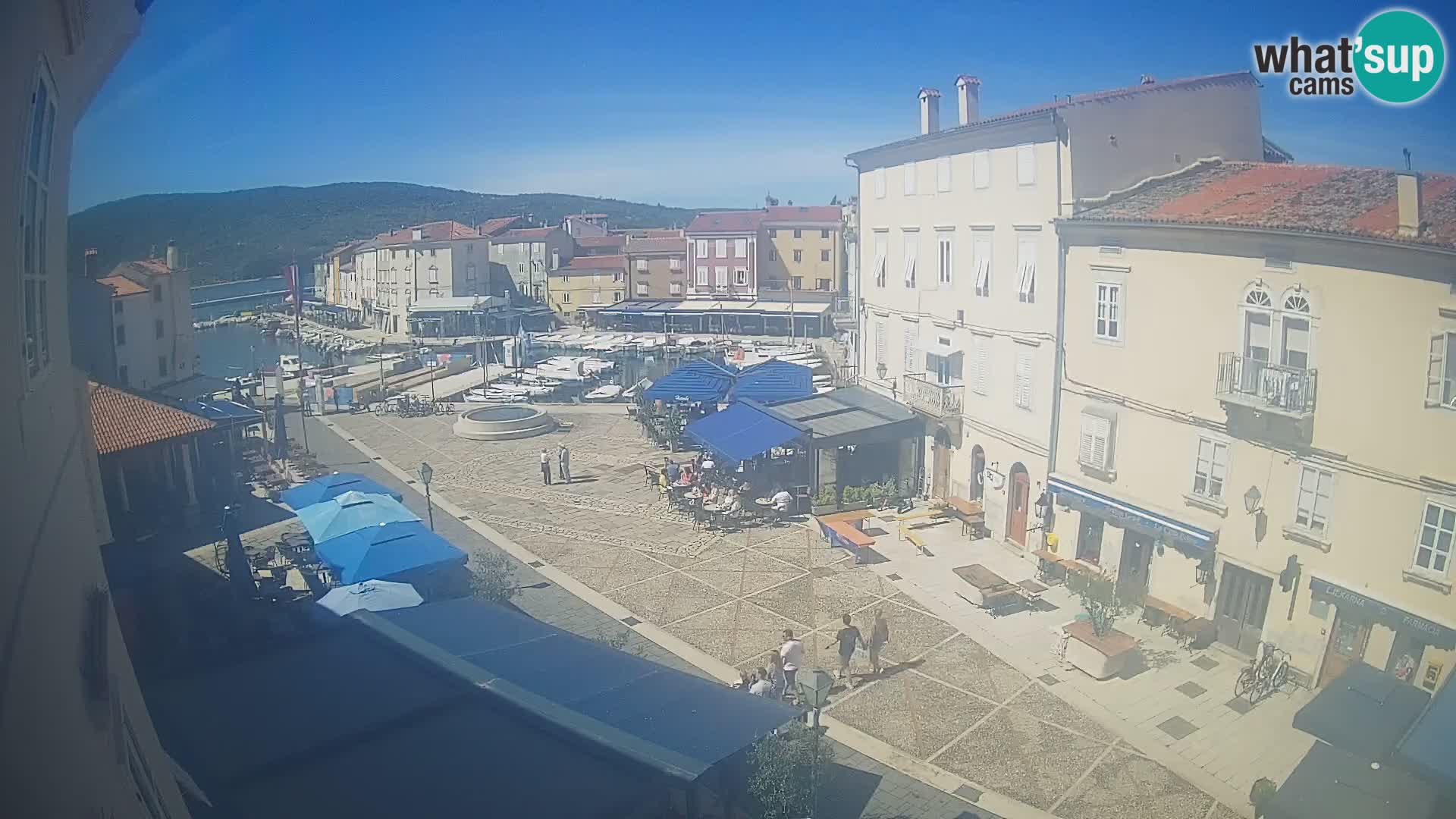 Cámara en vivo ciudad de Cres – plaza principal y “mandrač” – isla de Cres – Croacia