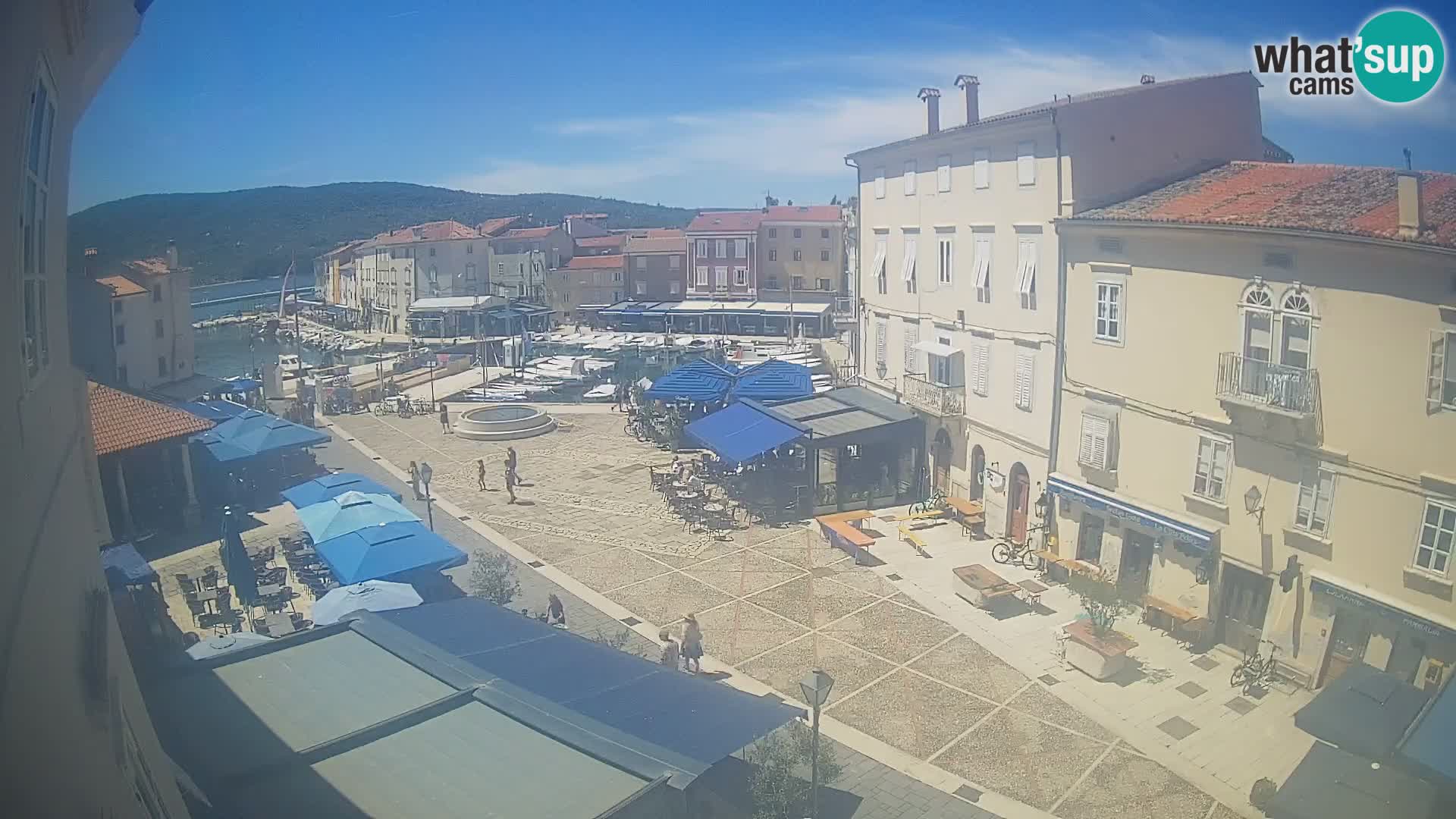 LIVE cam Cres city – place principale et “mandrač” – île de Cres – Croatie