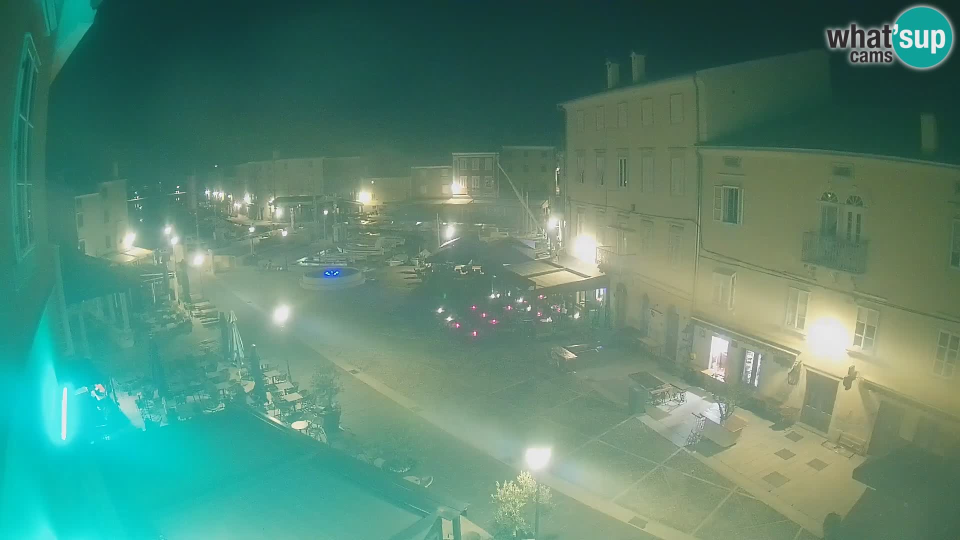 Cámara en vivo ciudad de Cres – plaza principal y “mandrač” – isla de Cres – Croacia