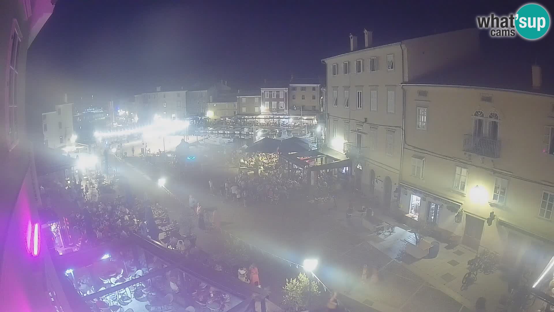 V ŽIVO spletna kamera Cres mesto – glavni trg in “mandrač” – otok Cres – Hrvaška