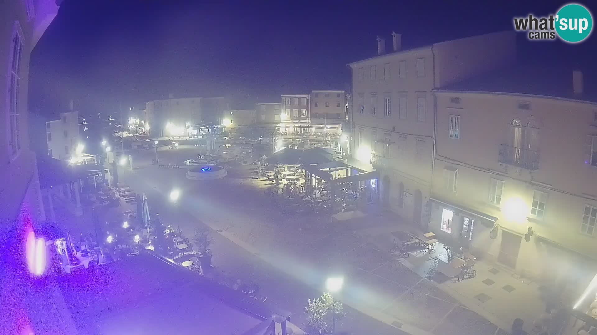 Web kamera Grad Cres – glavni trg i “mandrač” – otok Cres