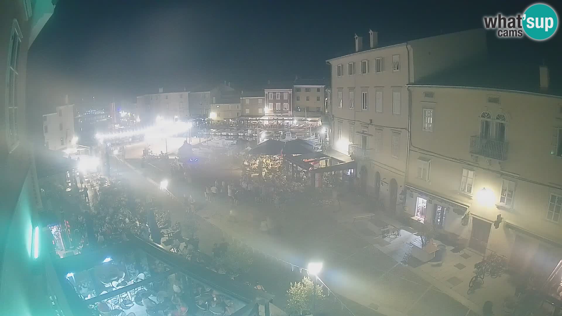 Cámara en vivo ciudad de Cres – plaza principal y “mandrač” – isla de Cres – Croacia