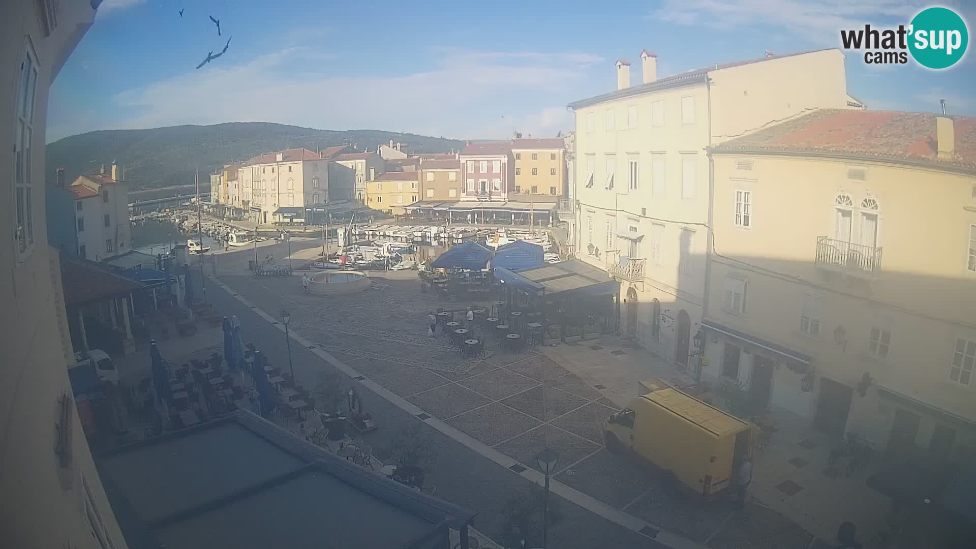 LIVE cam Cres città – piazza principale e “mandrač” – isola di Cherso – Croazia