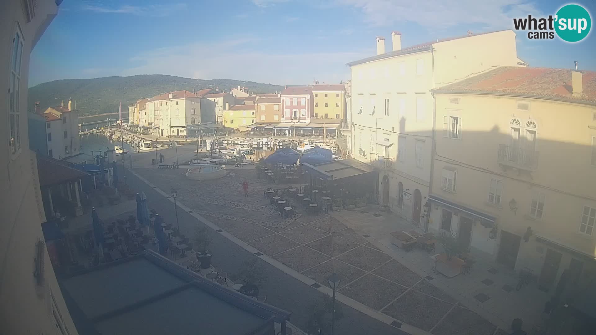 LIVE cam Cres città – piazza principale e “mandrač” – isola di Cherso – Croazia