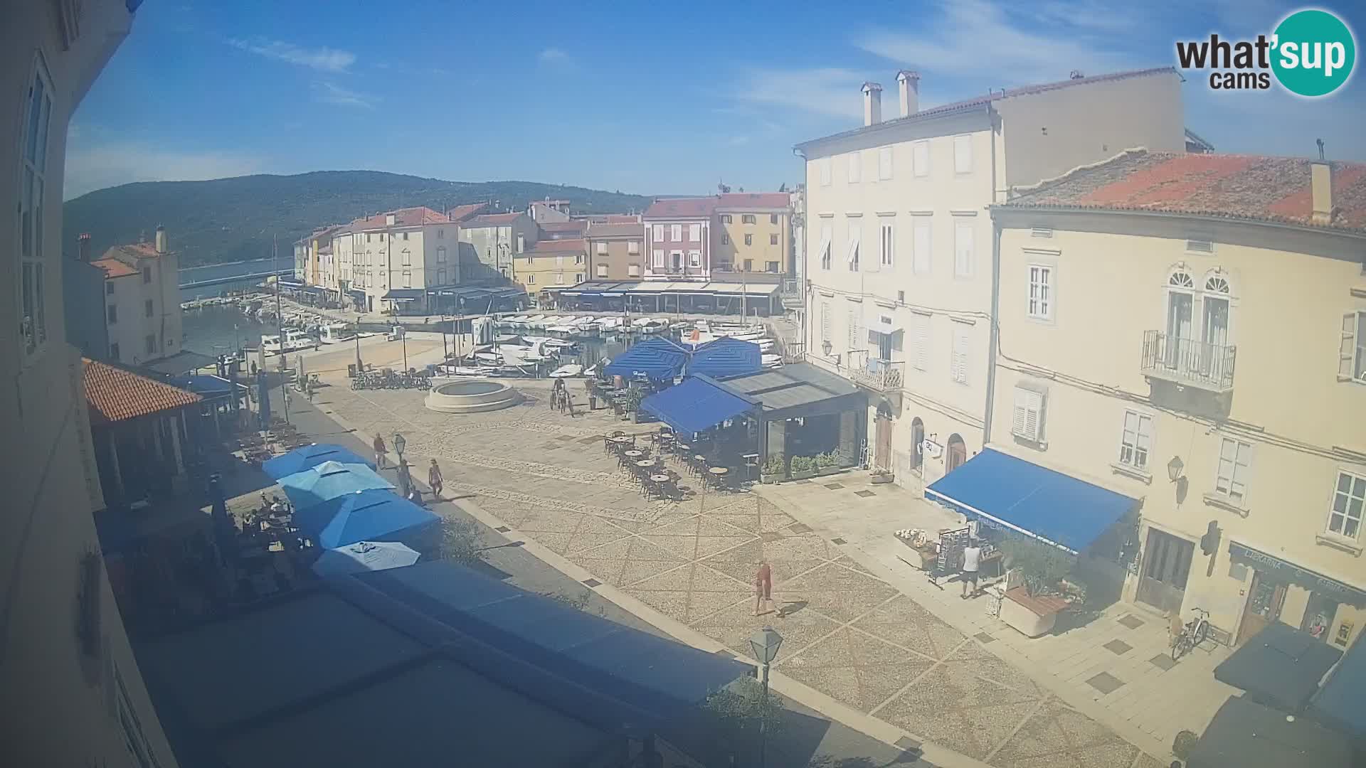 Kamera v ŽIVO Cres mesto – glavni trg in “mandrač” – otok Cres – Hrvaška