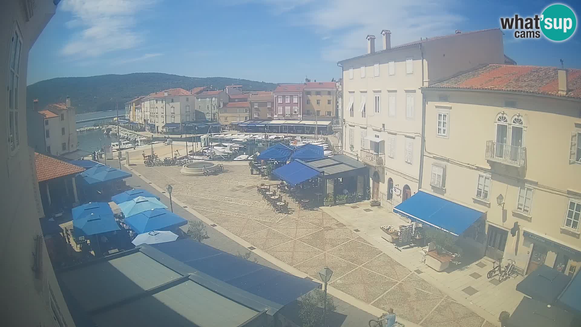 Kamera v ŽIVO Cres mesto – glavni trg in “mandrač” – otok Cres – Hrvaška