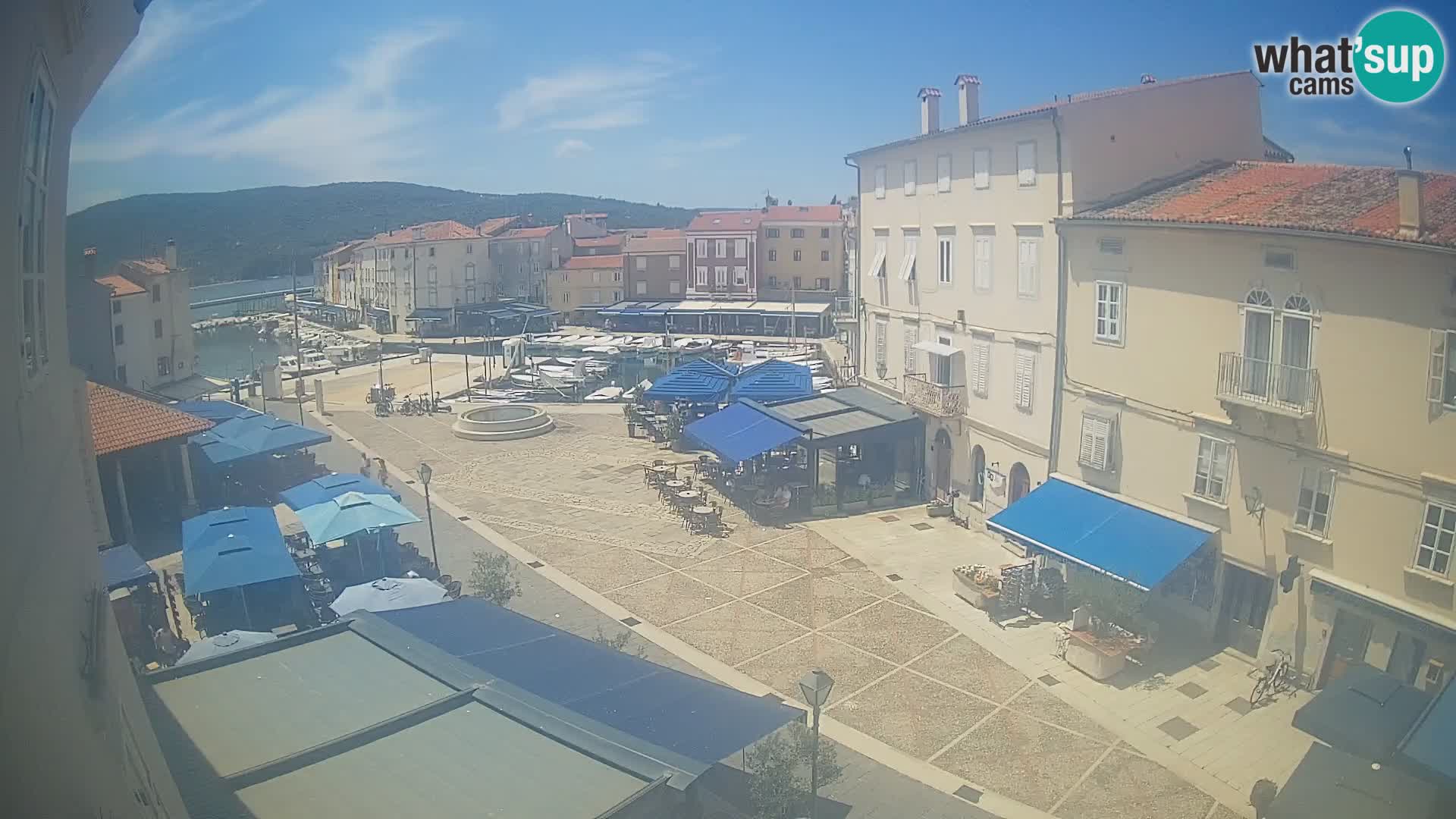 Kamera v ŽIVO Cres mesto – glavni trg in “mandrač” – otok Cres – Hrvaška