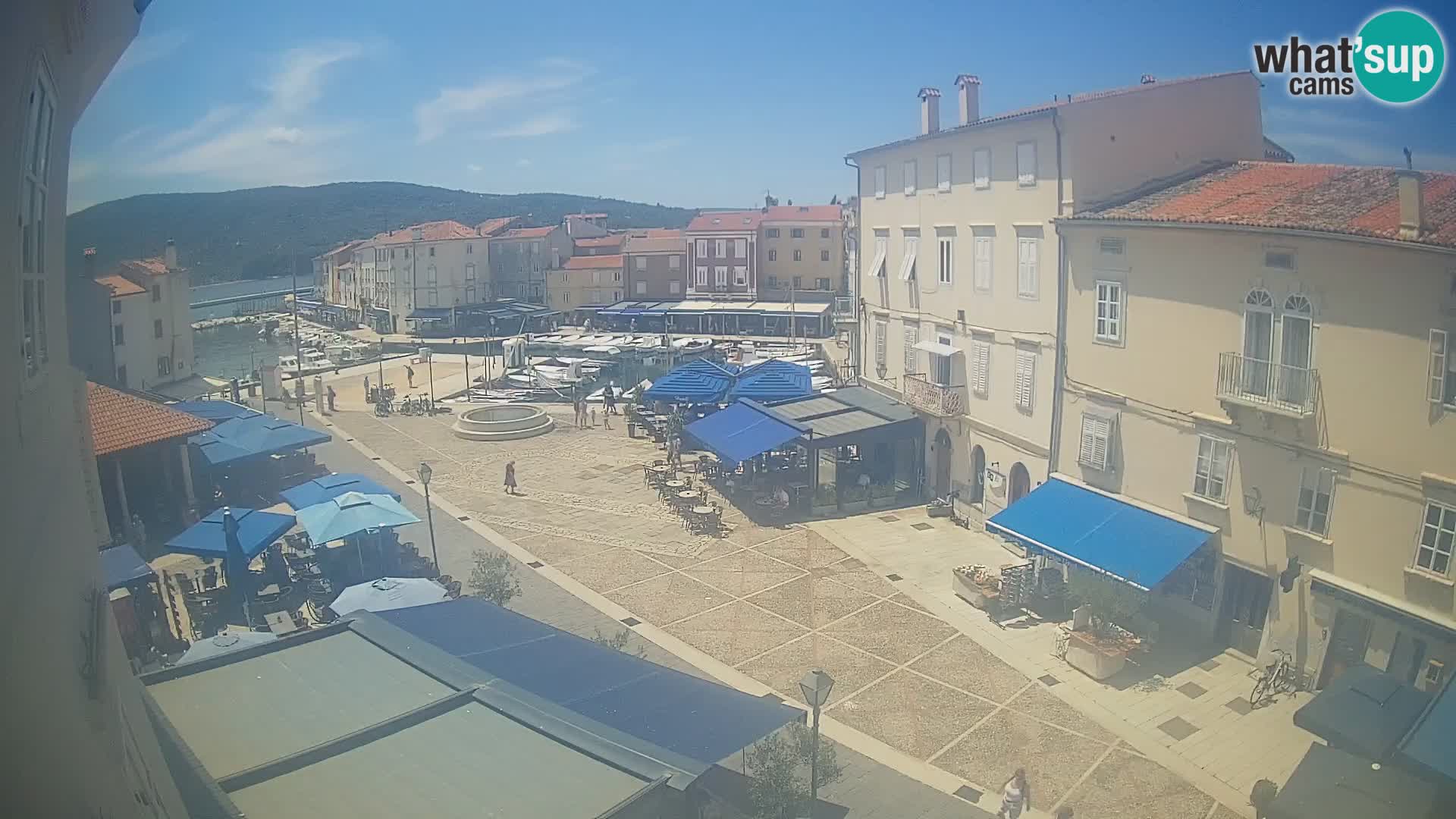Web kamera Grad Cres – glavni trg i “mandrač” – otok Cres
