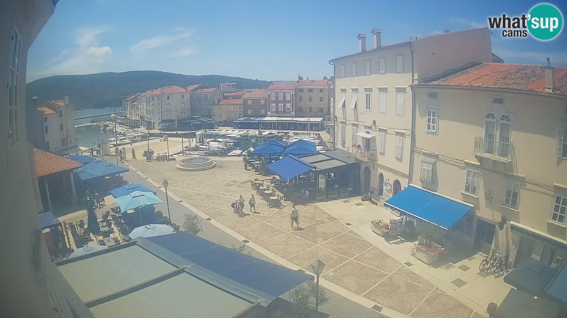 Kamera v ŽIVO Cres mesto – glavni trg in “mandrač” – otok Cres – Hrvaška