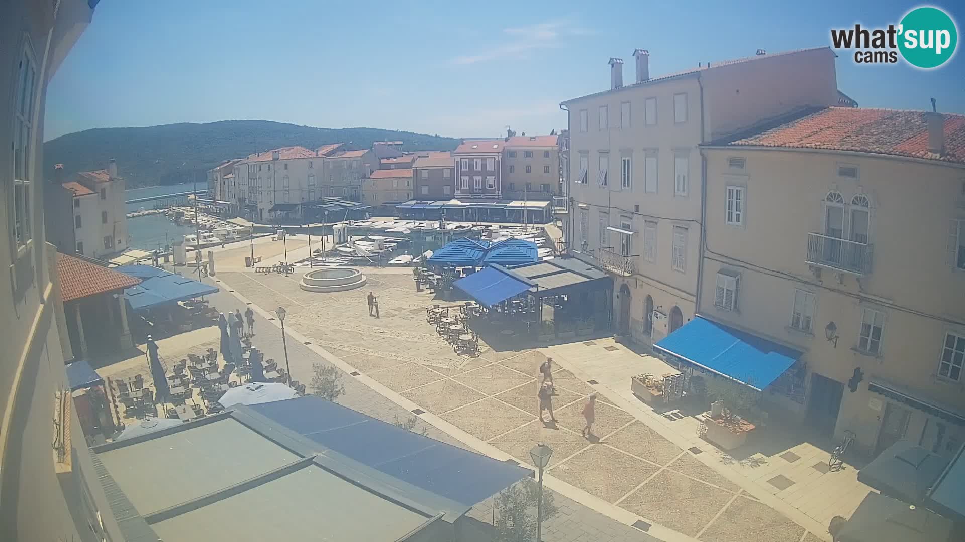 Kamera v ŽIVO Cres mesto – glavni trg in “mandrač” – otok Cres – Hrvaška