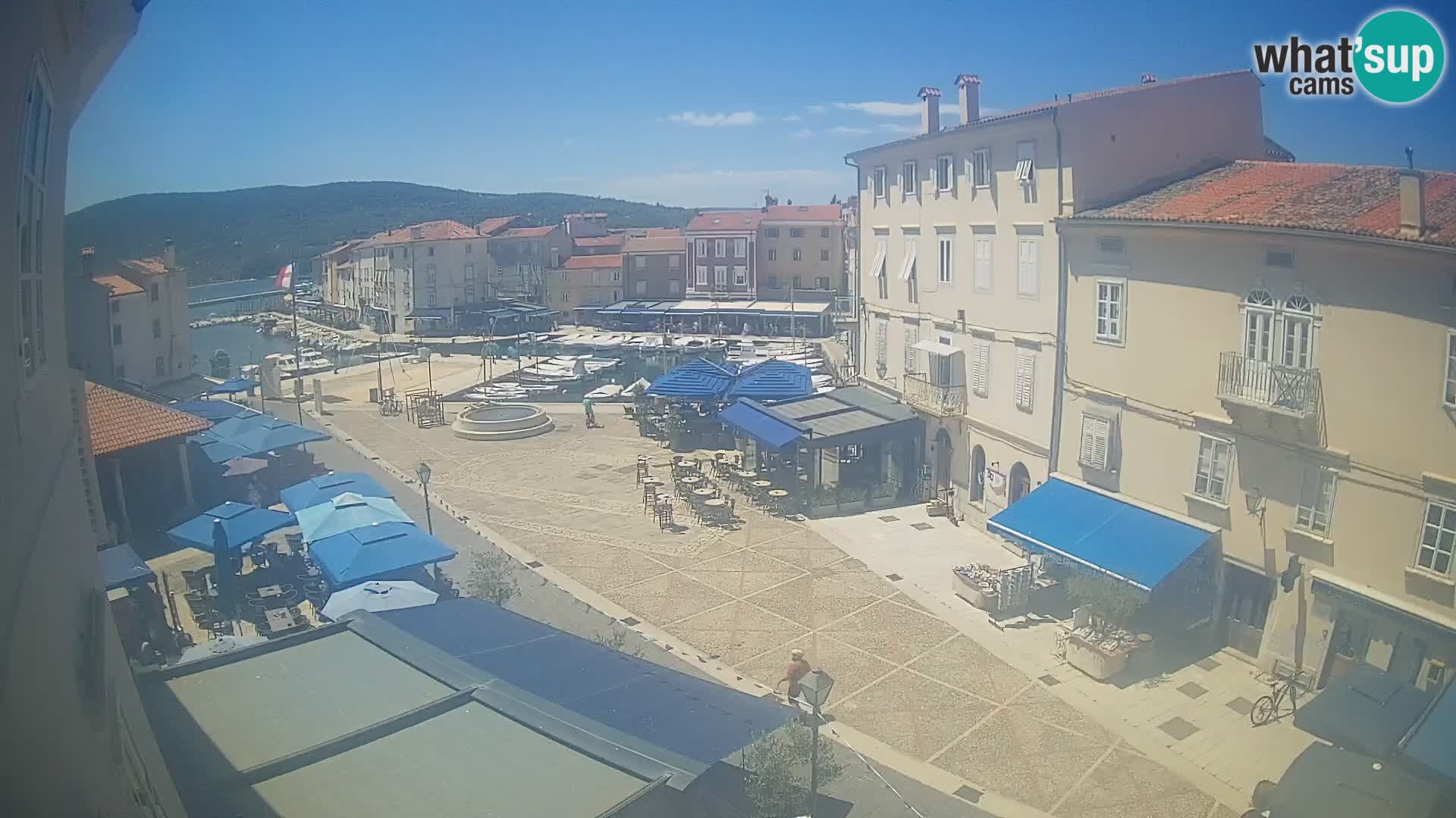 LIVE cam Cres city – place principale et “mandrač” – île de Cres – Croatie