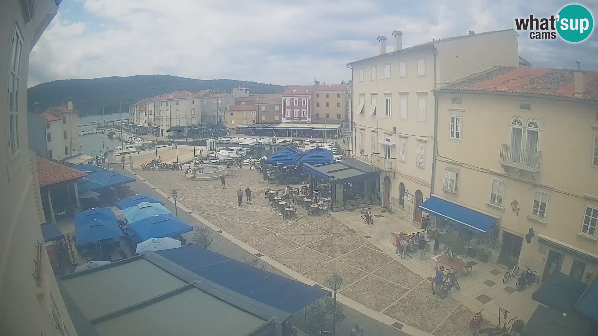 Cámara en vivo ciudad de Cres – plaza principal y “mandrač” – isla de Cres – Croacia