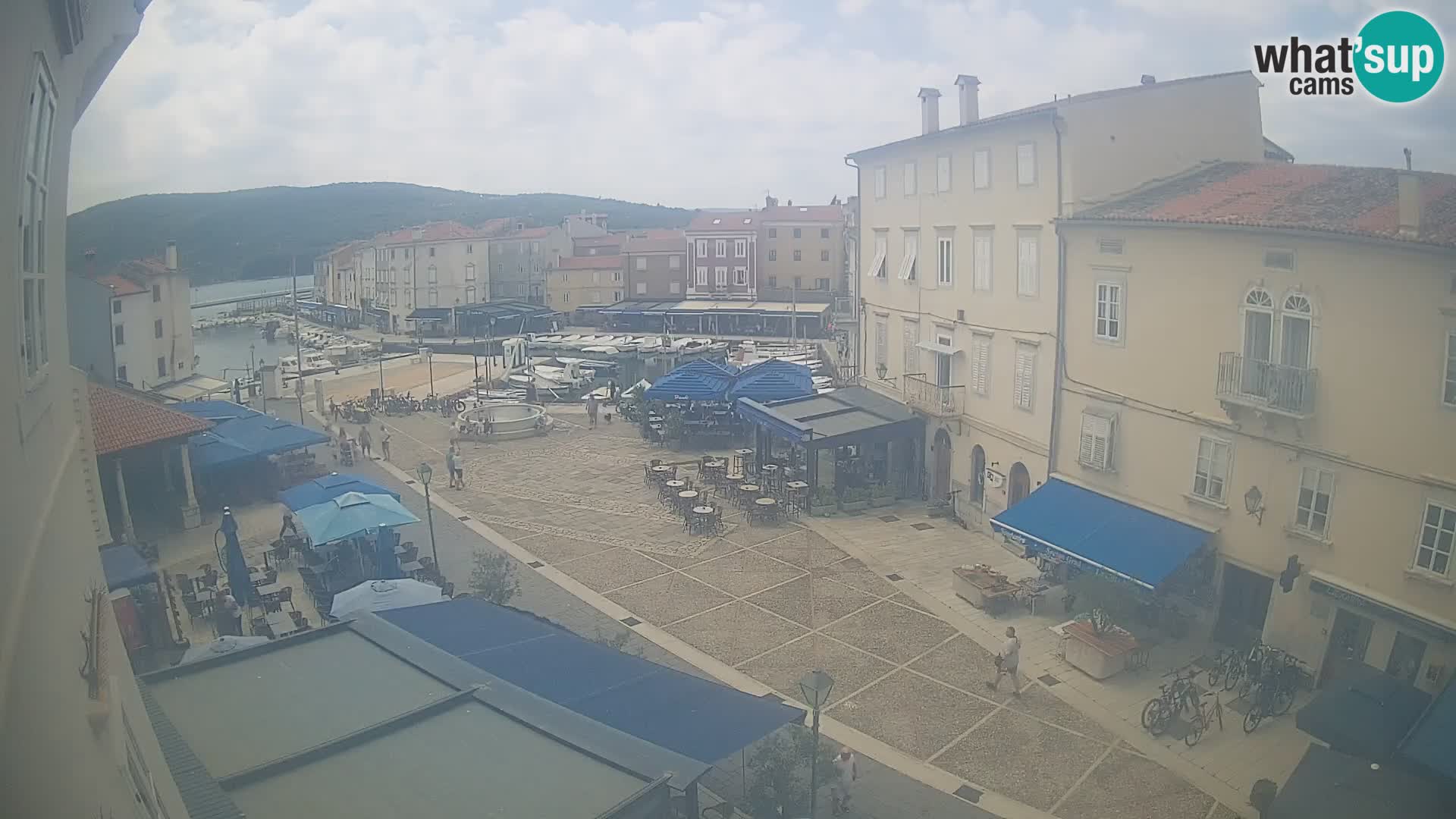 LIVE cam Cres city – place principale et “mandrač” – île de Cres – Croatie