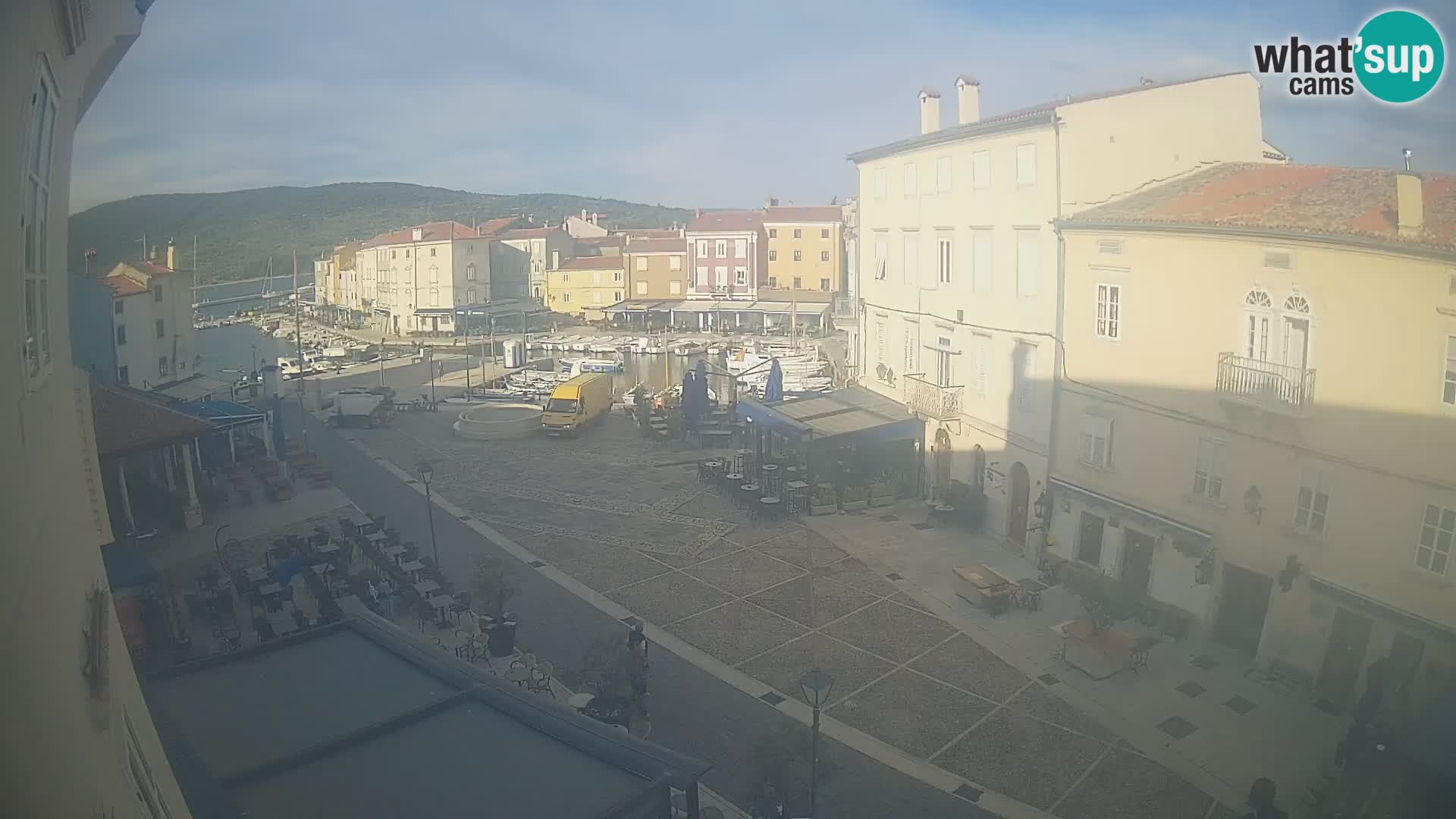 LIVE cam Cres city – place principale et “mandrač” – île de Cres – Croatie