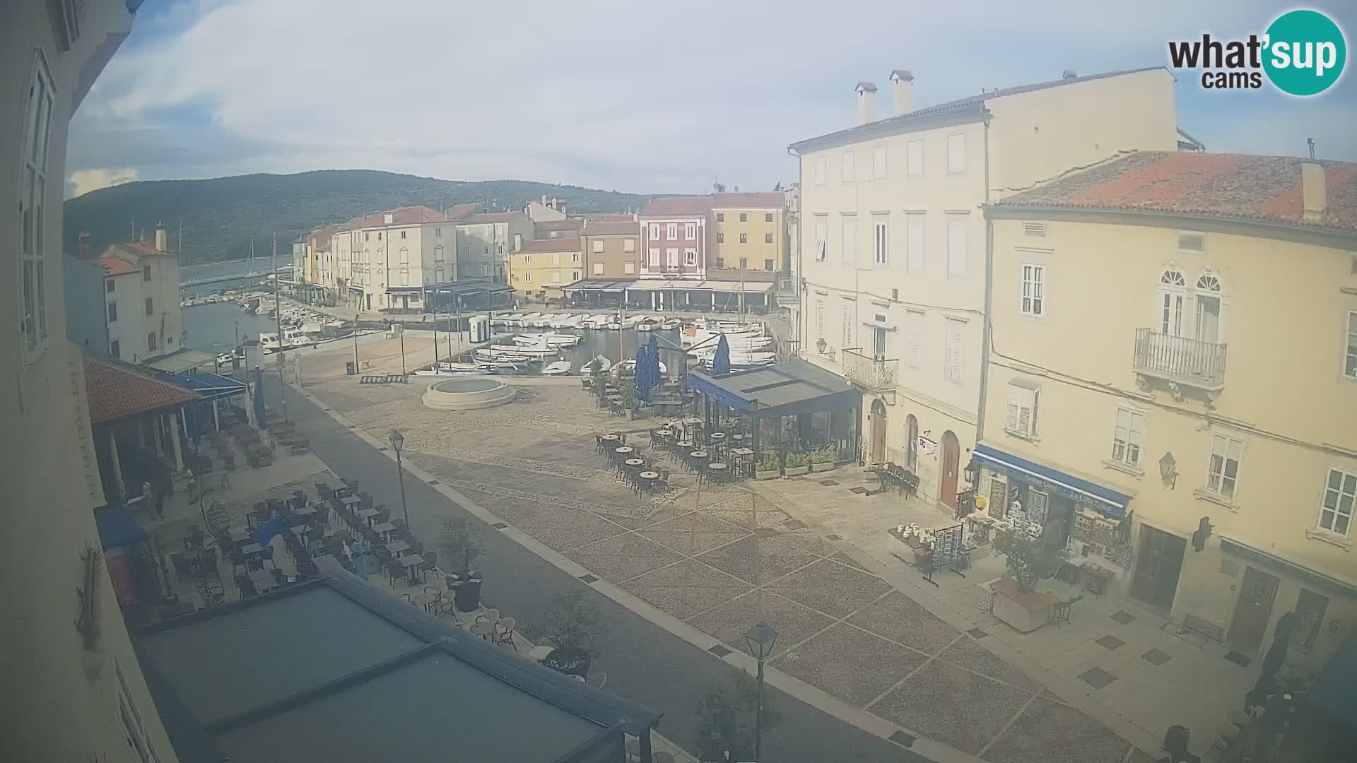 LIVE cam Cres city – place principale et “mandrač” – île de Cres – Croatie