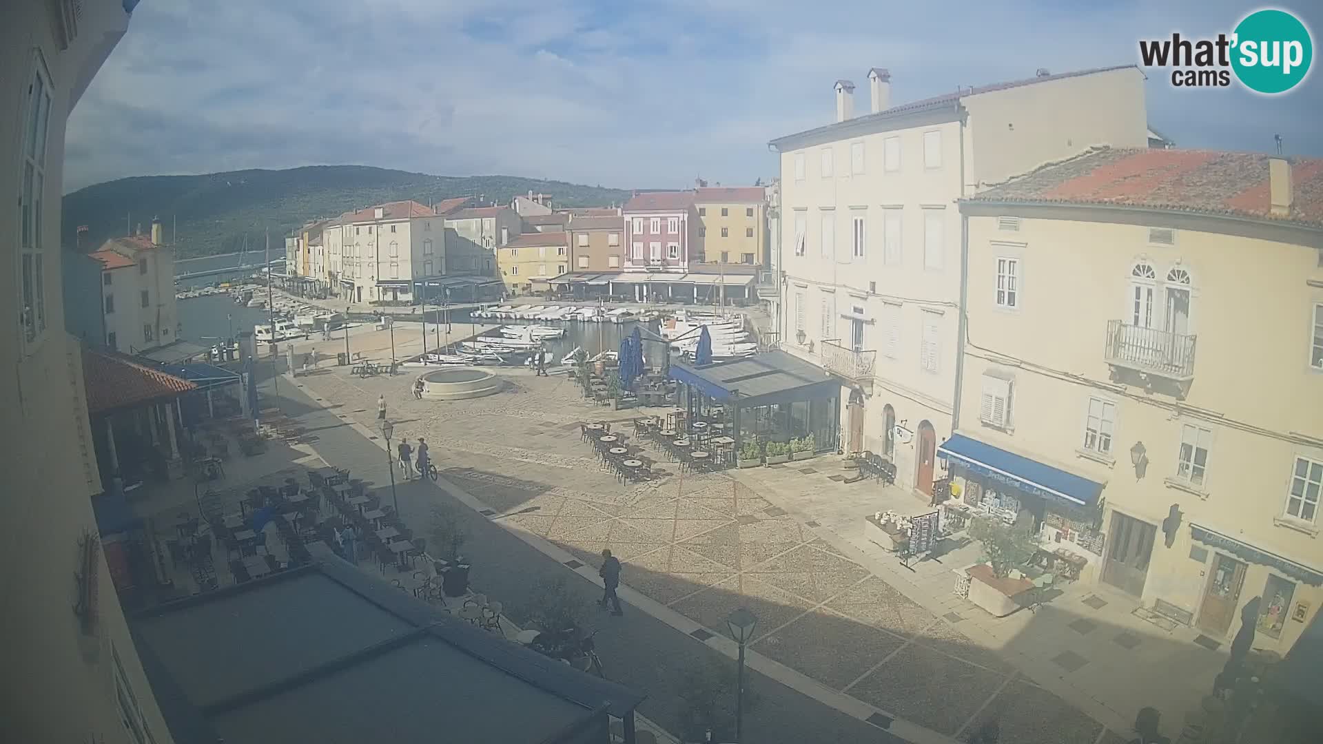 LIVE cam Cres city – place principale et “mandrač” – île de Cres – Croatie
