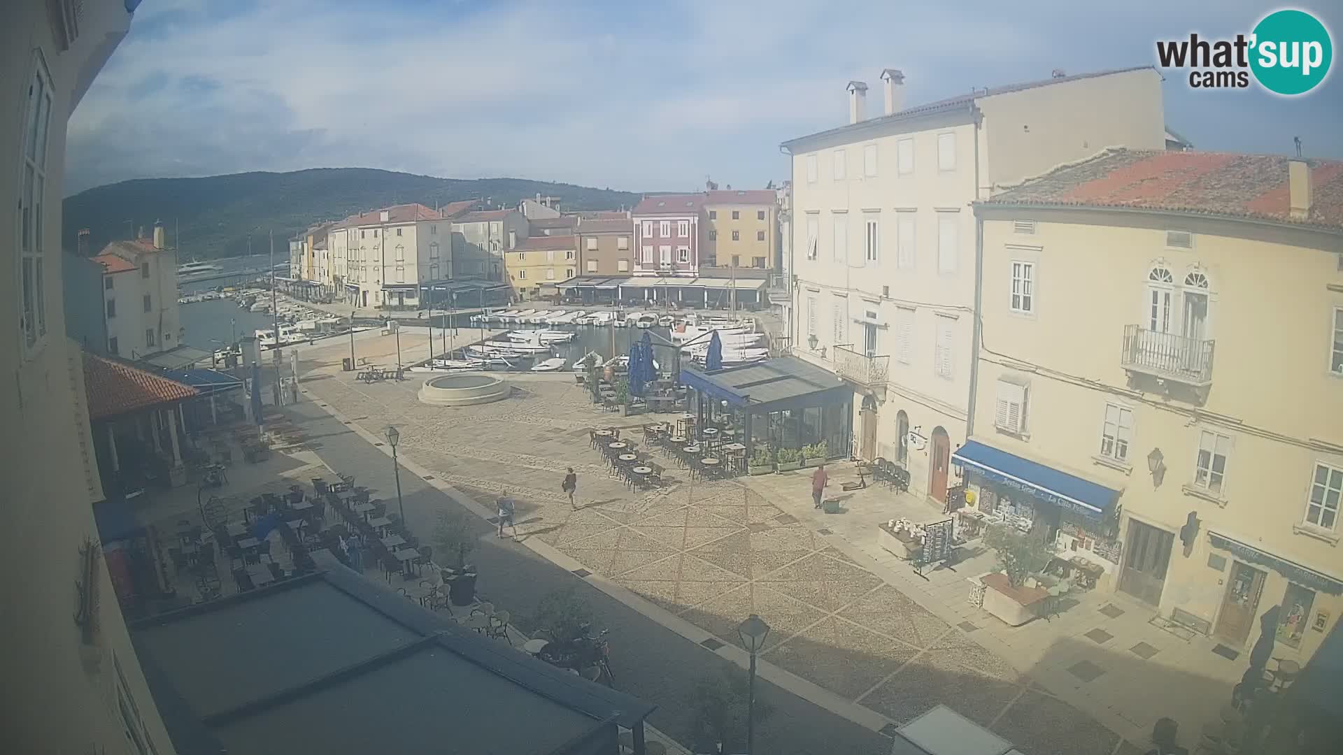 LIVE cam Cres city – place principale et “mandrač” – île de Cres – Croatie
