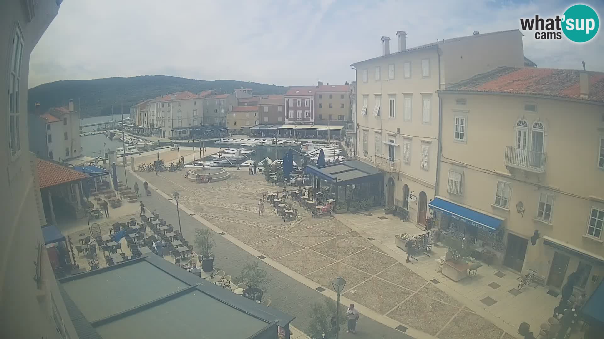 Cámara en vivo ciudad de Cres – plaza principal y “mandrač” – isla de Cres – Croacia