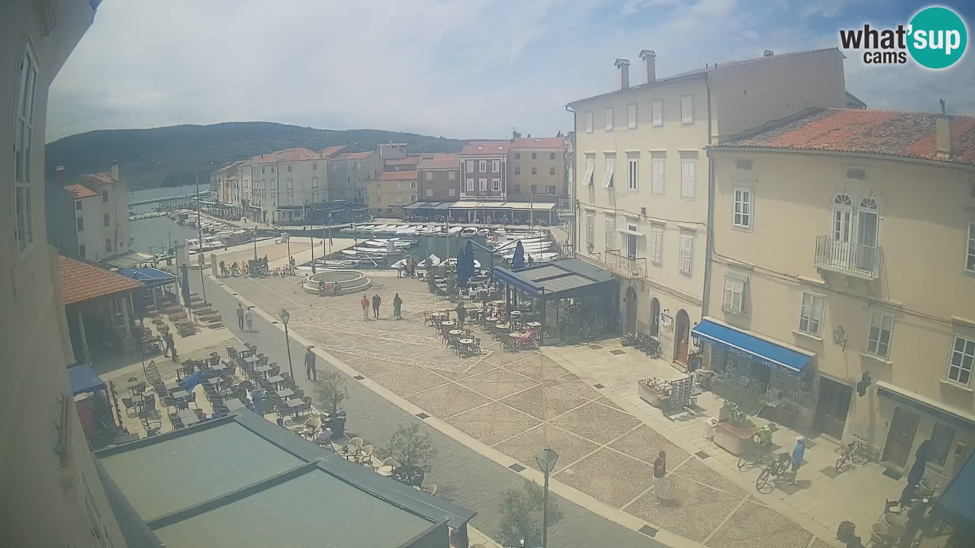 LIVE cam Cres Stadt – Hauptplatz und “mandrač” – Cres Insel – Kroatien