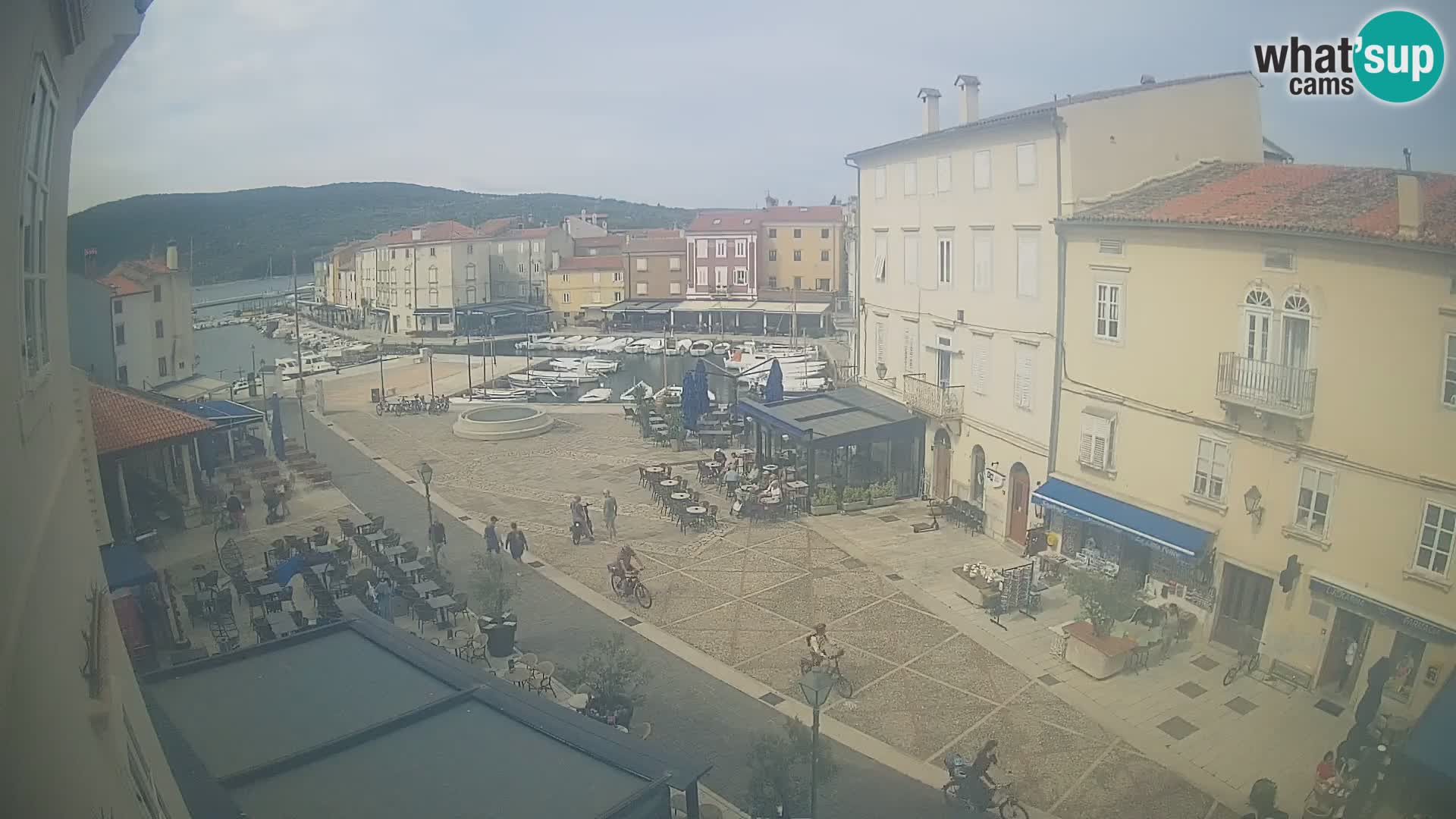 LIVE cam Cres Stadt – Hauptplatz und “mandrač” – Cres Insel – Kroatien