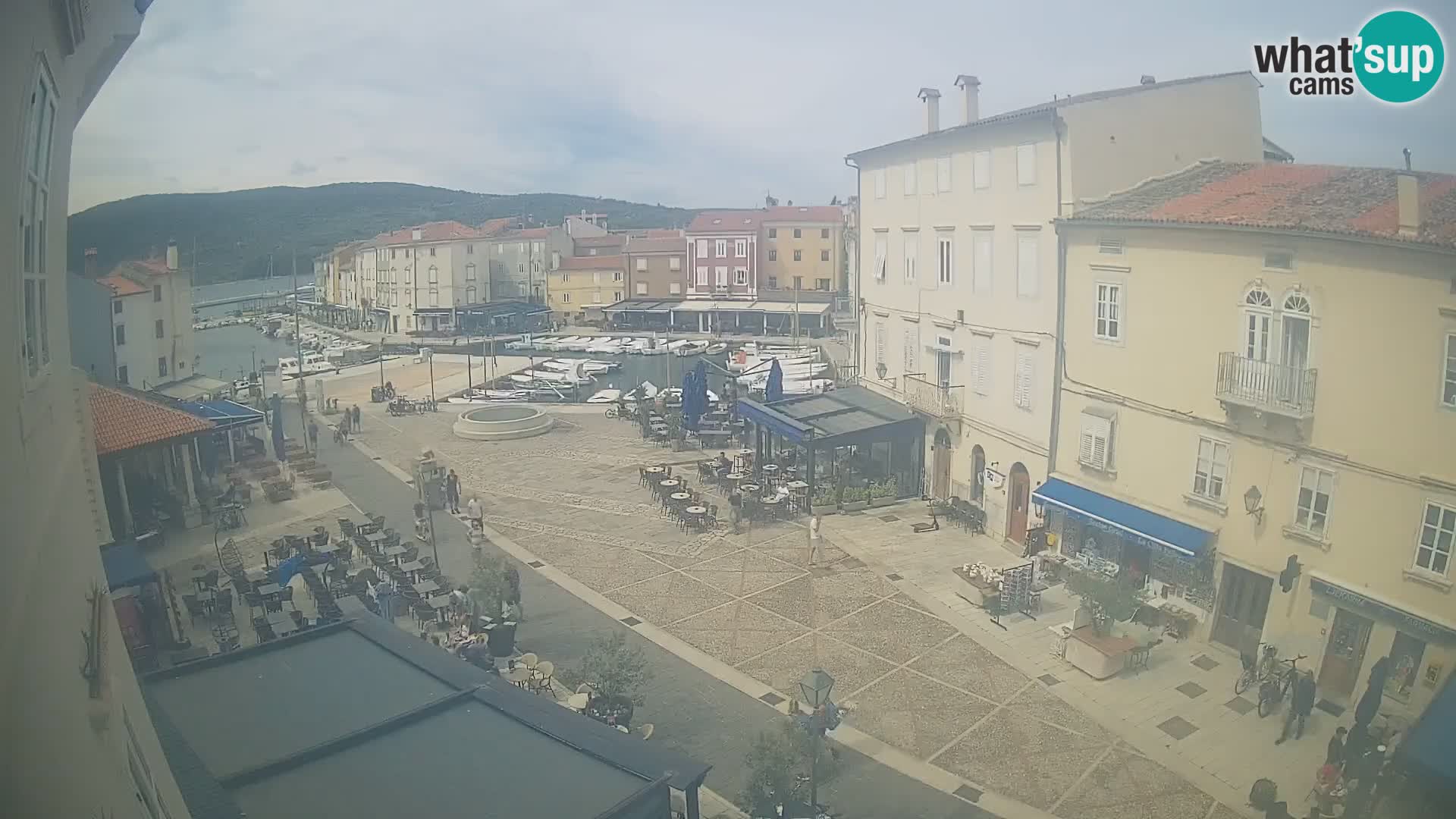LIVE cam Cres Stadt – Hauptplatz und “mandrač” – Cres Insel – Kroatien
