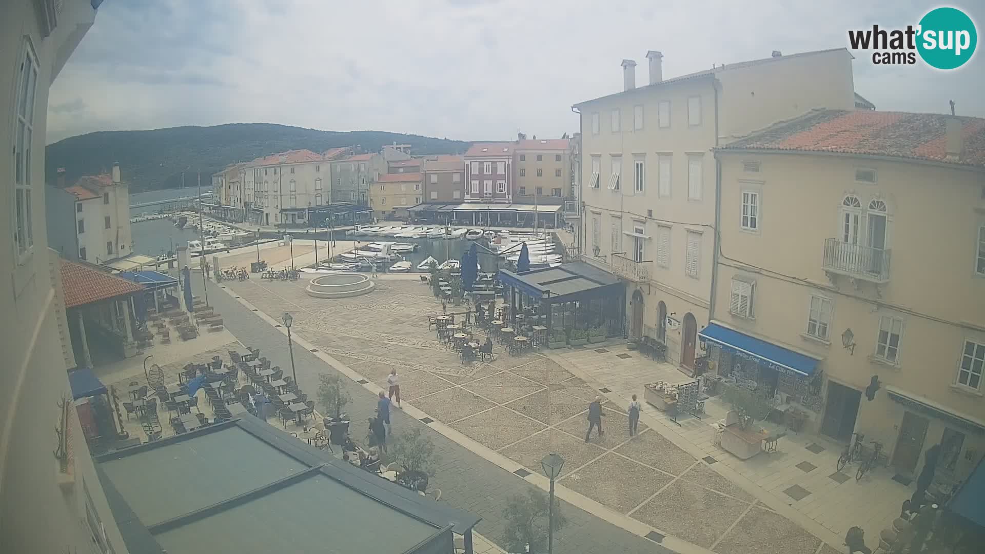 LIVE cam Cres city – place principale et “mandrač” – île de Cres – Croatie