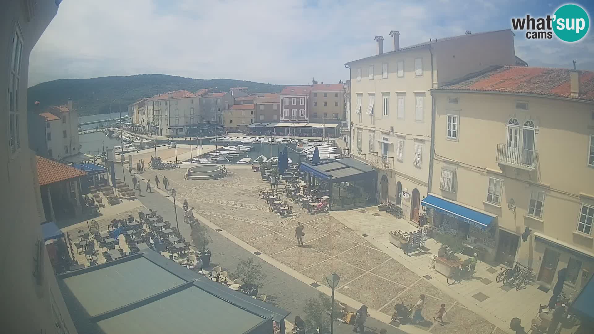 LIVE cam Cres city – place principale et “mandrač” – île de Cres – Croatie