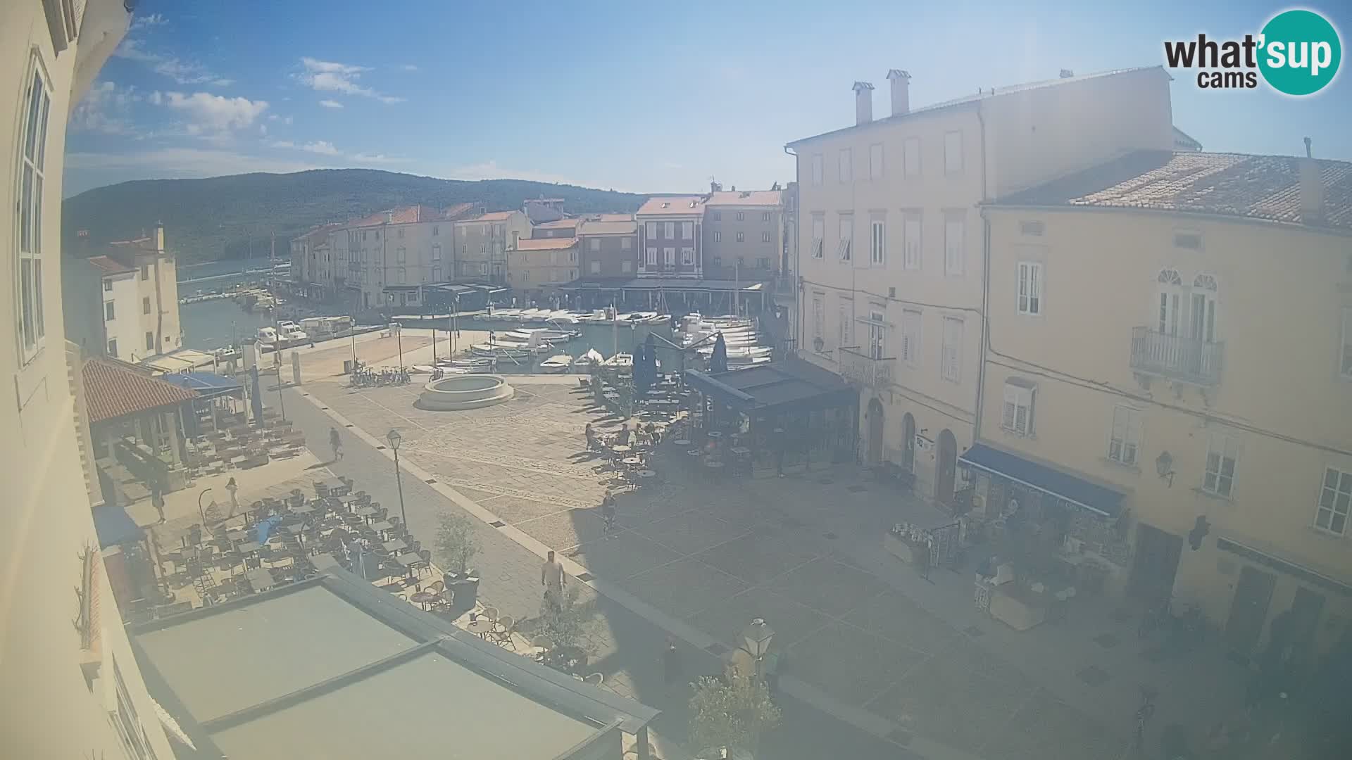 LIVE cam Cres city – place principale et “mandrač” – île de Cres – Croatie