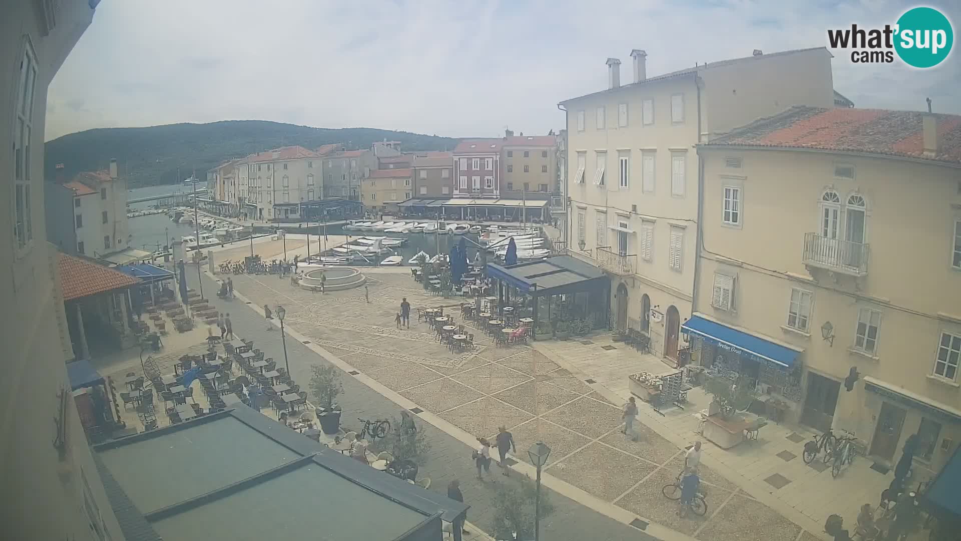 Cámara en vivo ciudad de Cres – plaza principal y “mandrač” – isla de Cres – Croacia