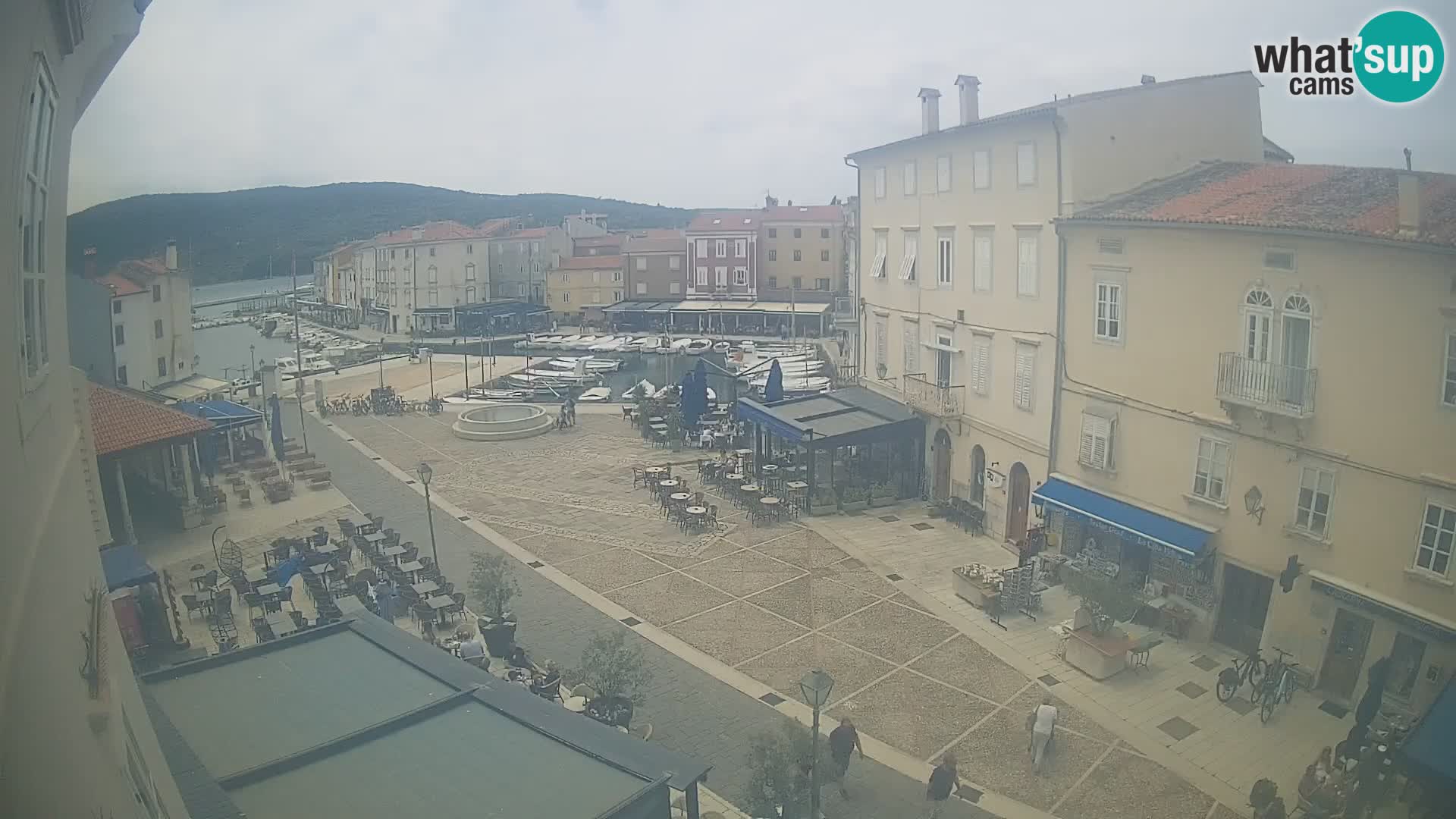 Cámara en vivo ciudad de Cres – plaza principal y “mandrač” – isla de Cres – Croacia