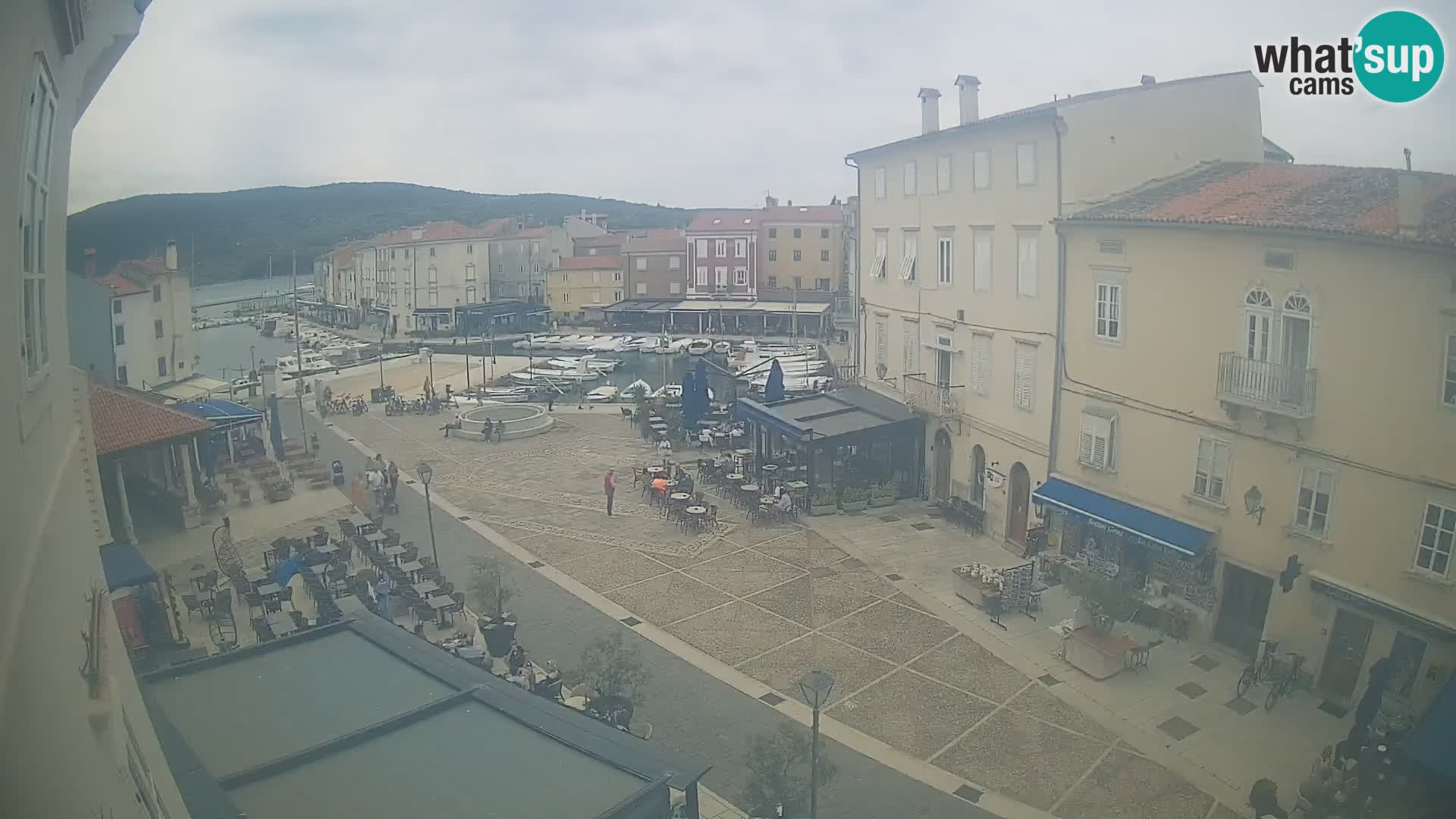 LIVE cam Cres city – place principale et “mandrač” – île de Cres – Croatie