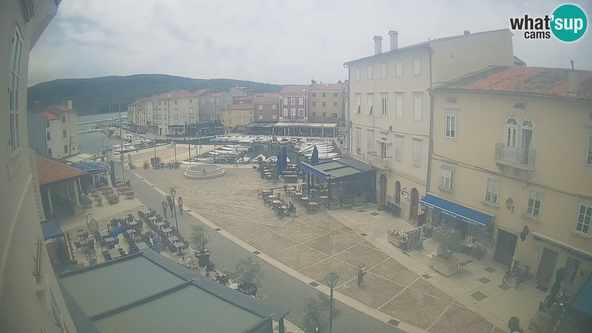 LIVE cam Cres città – piazza principale e “mandrač” – isola di Cherso – Croazia