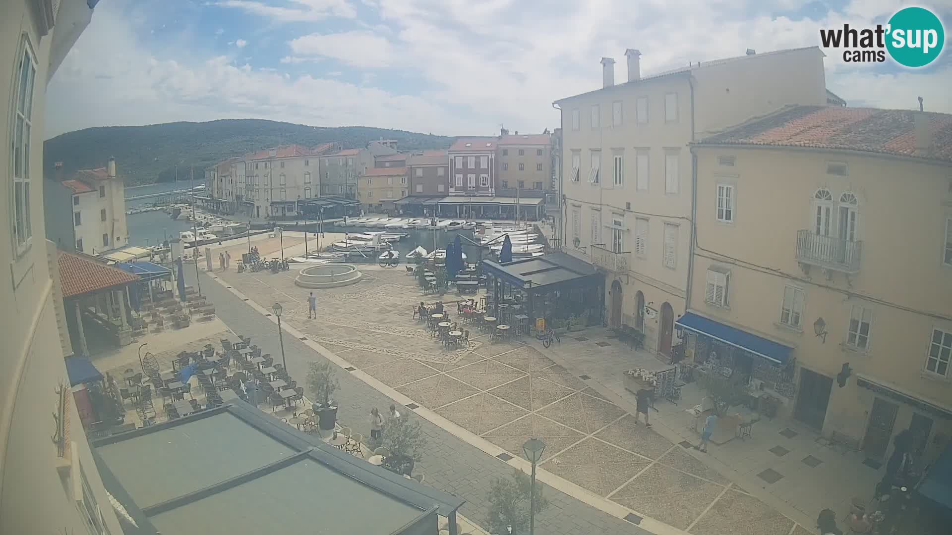 Cámara en vivo ciudad de Cres – plaza principal y “mandrač” – isla de Cres – Croacia
