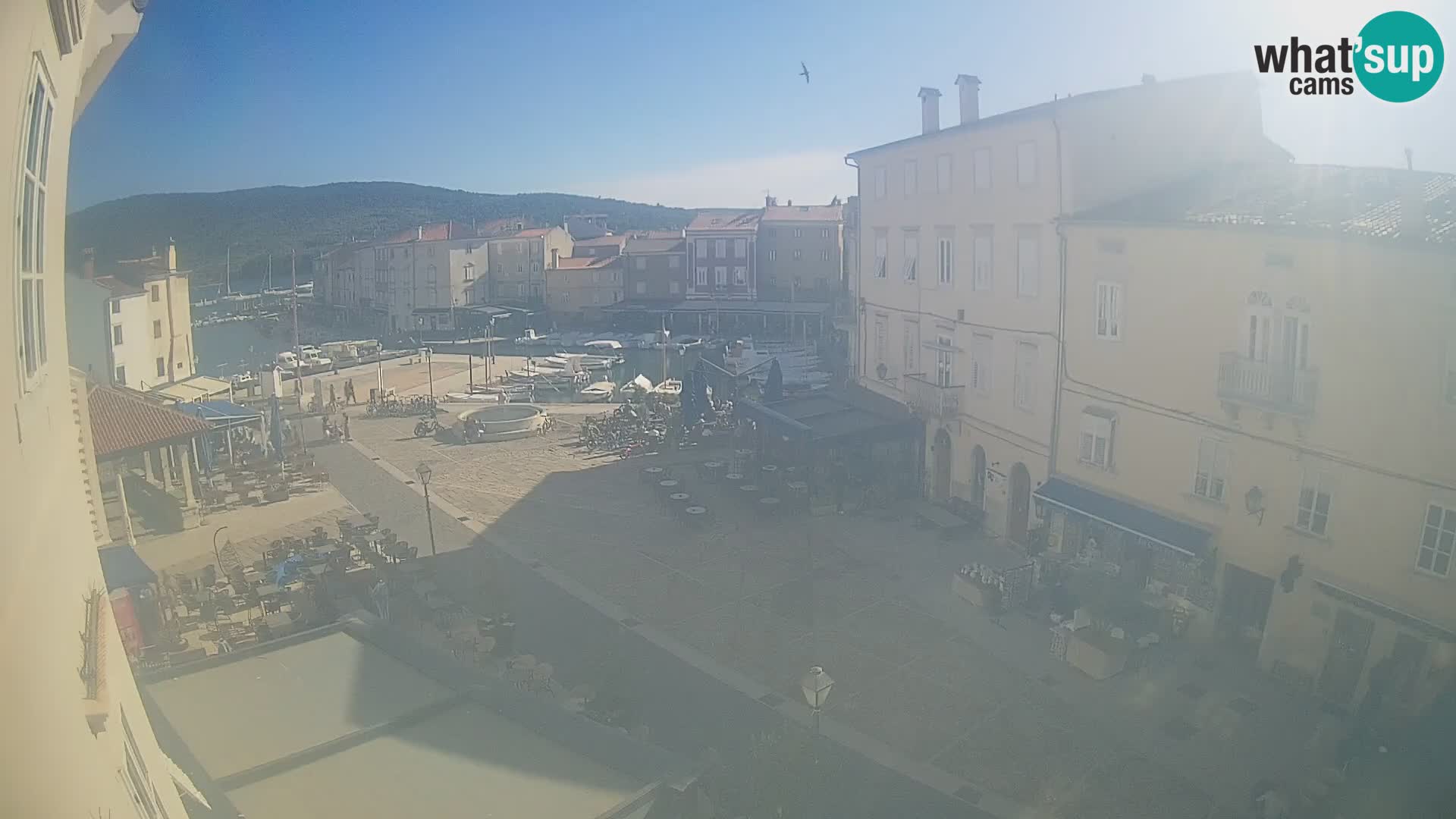 Cámara en vivo ciudad de Cres – plaza principal y “mandrač” – isla de Cres – Croacia