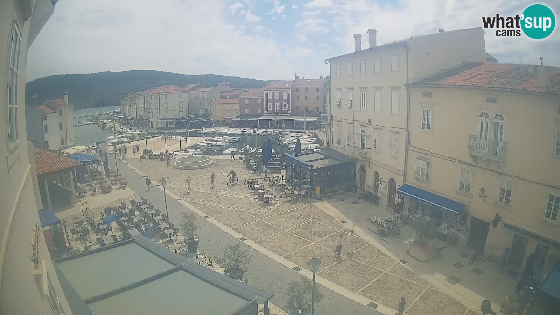 Kamera v ŽIVO Cres mesto – glavni trg in “mandrač” – otok Cres – Hrvaška