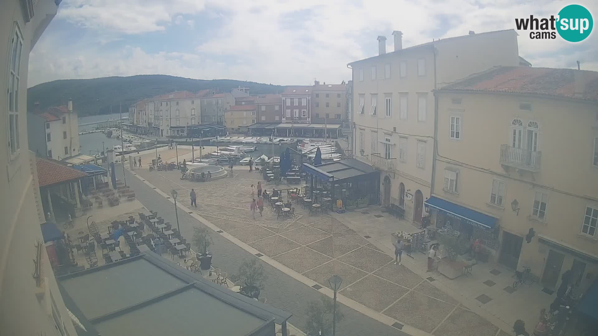 LIVE cam Cres city – place principale et “mandrač” – île de Cres – Croatie