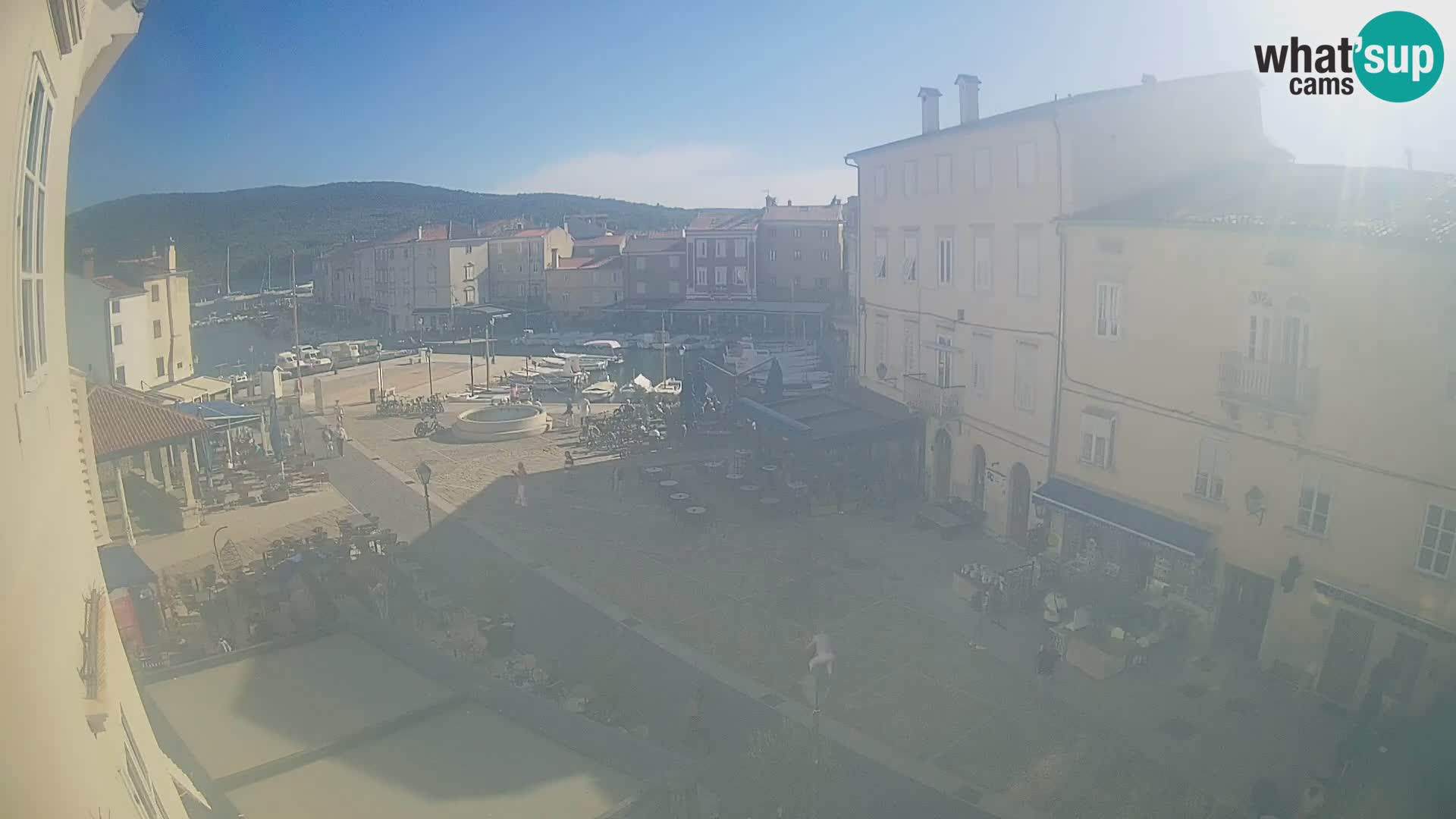 LIVE cam Cres city – place principale et “mandrač” – île de Cres – Croatie