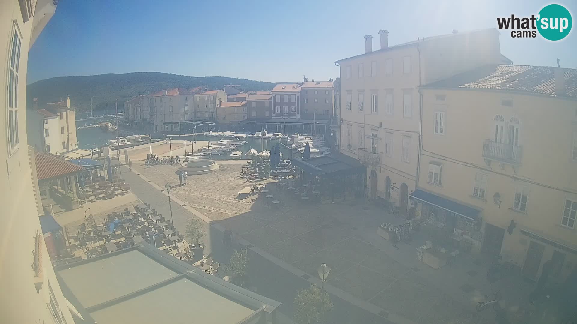 LIVE cam Cres Stadt – Hauptplatz und “mandrač” – Cres Insel – Kroatien