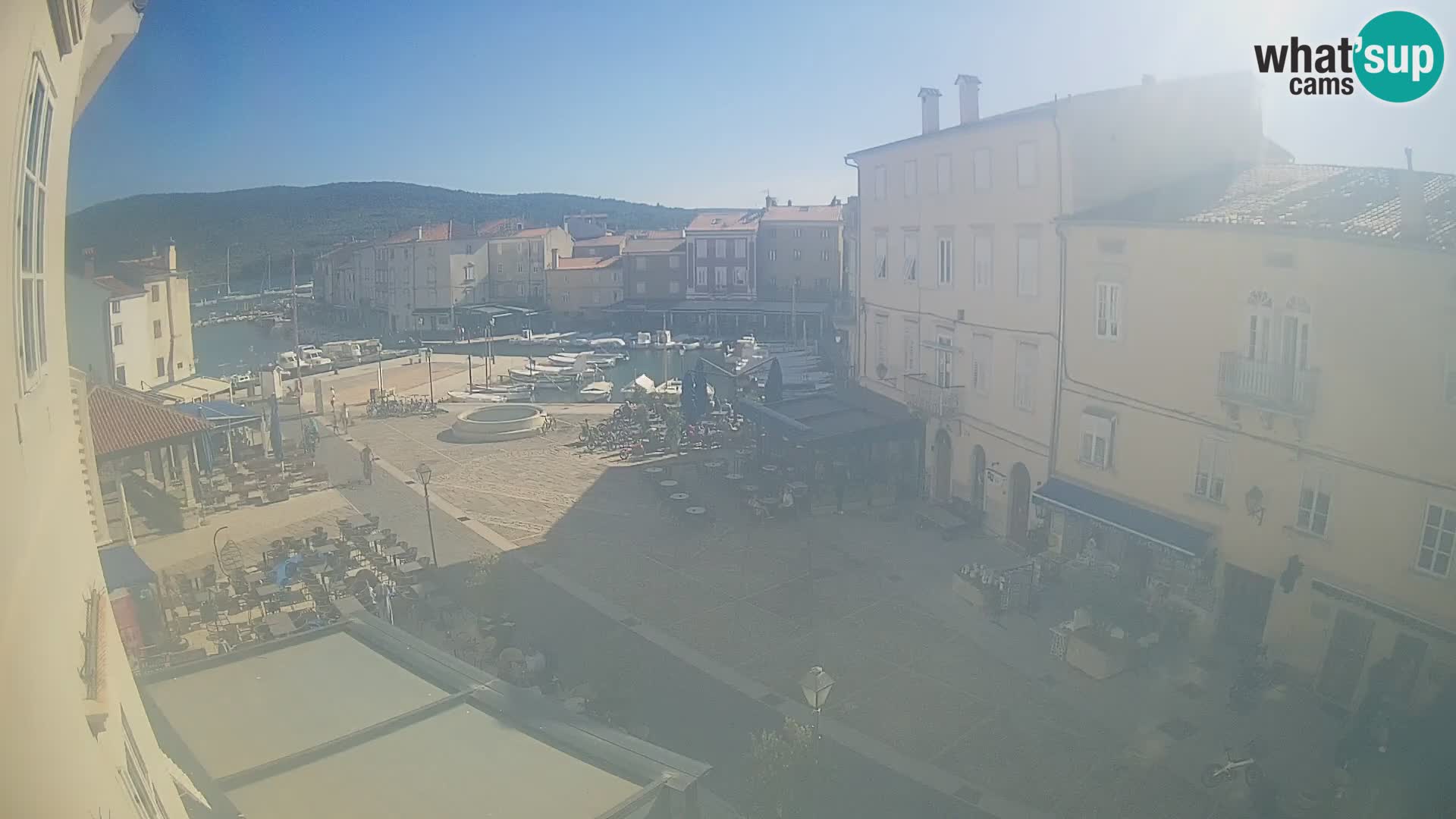 LIVE cam Cres città – piazza principale e “mandrač” – isola di Cherso – Croazia
