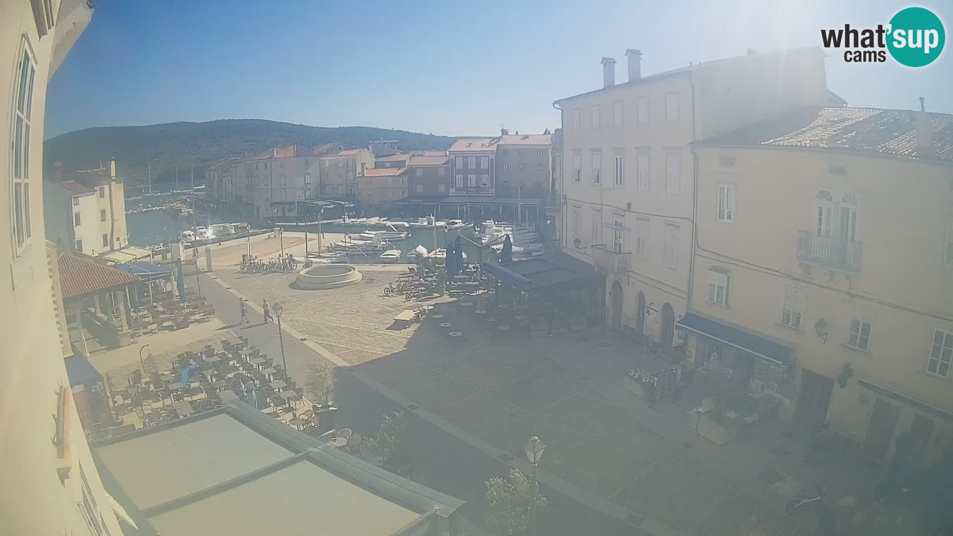 LIVE cam Cres city – place principale et “mandrač” – île de Cres – Croatie