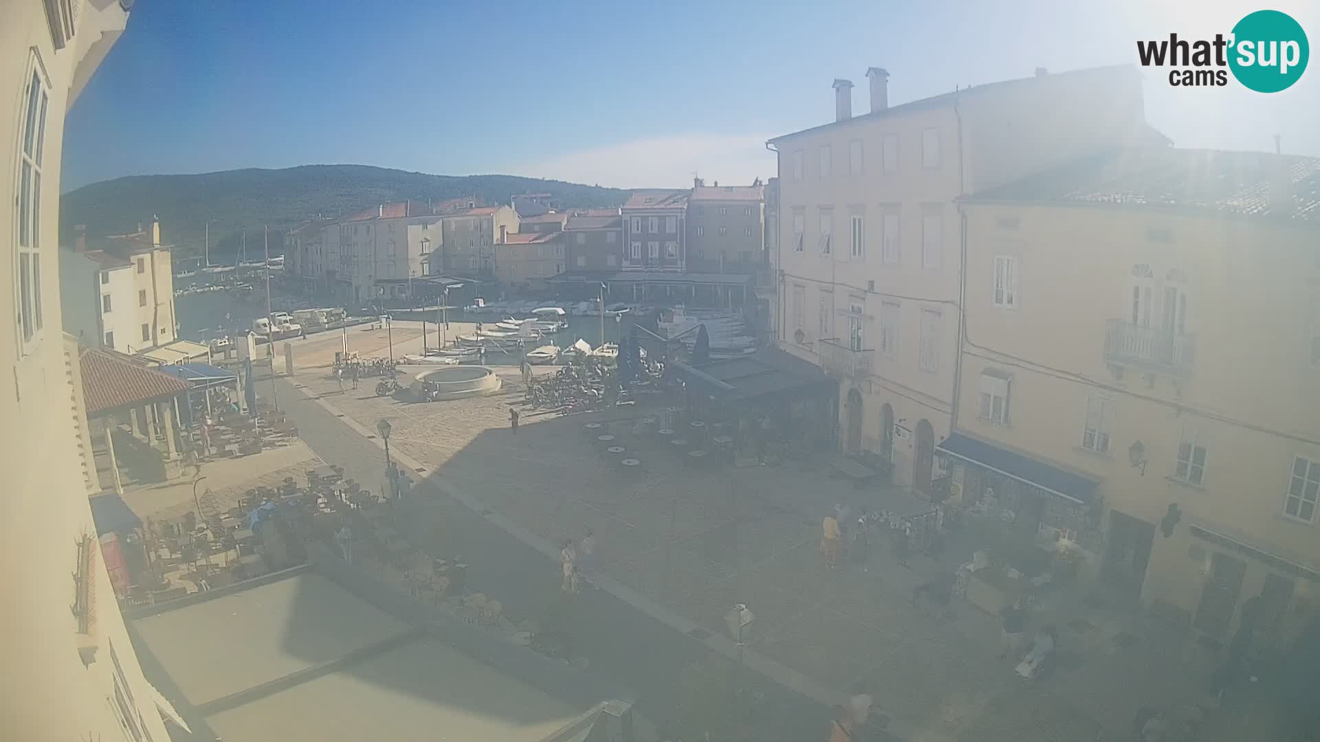 LIVE cam Cres città – piazza principale e “mandrač” – isola di Cherso – Croazia