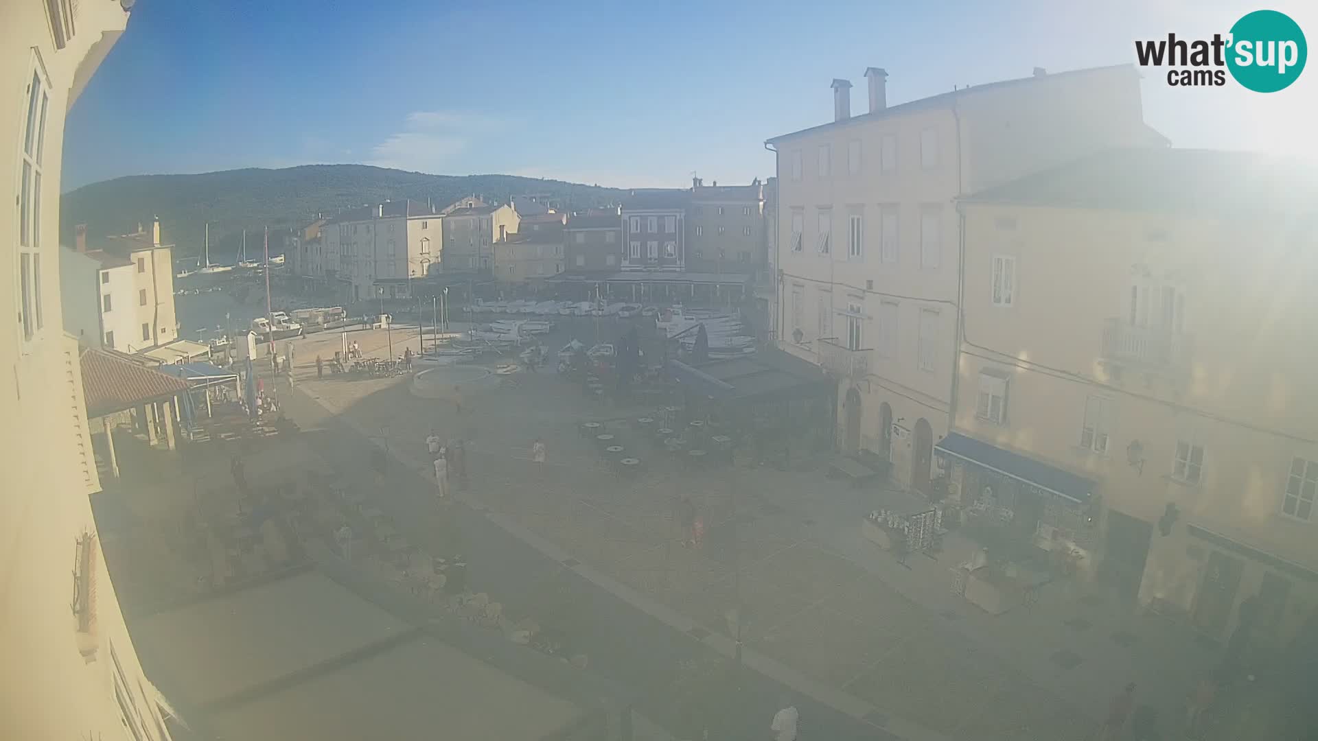 Cámara en vivo ciudad de Cres – plaza principal y “mandrač” – isla de Cres – Croacia