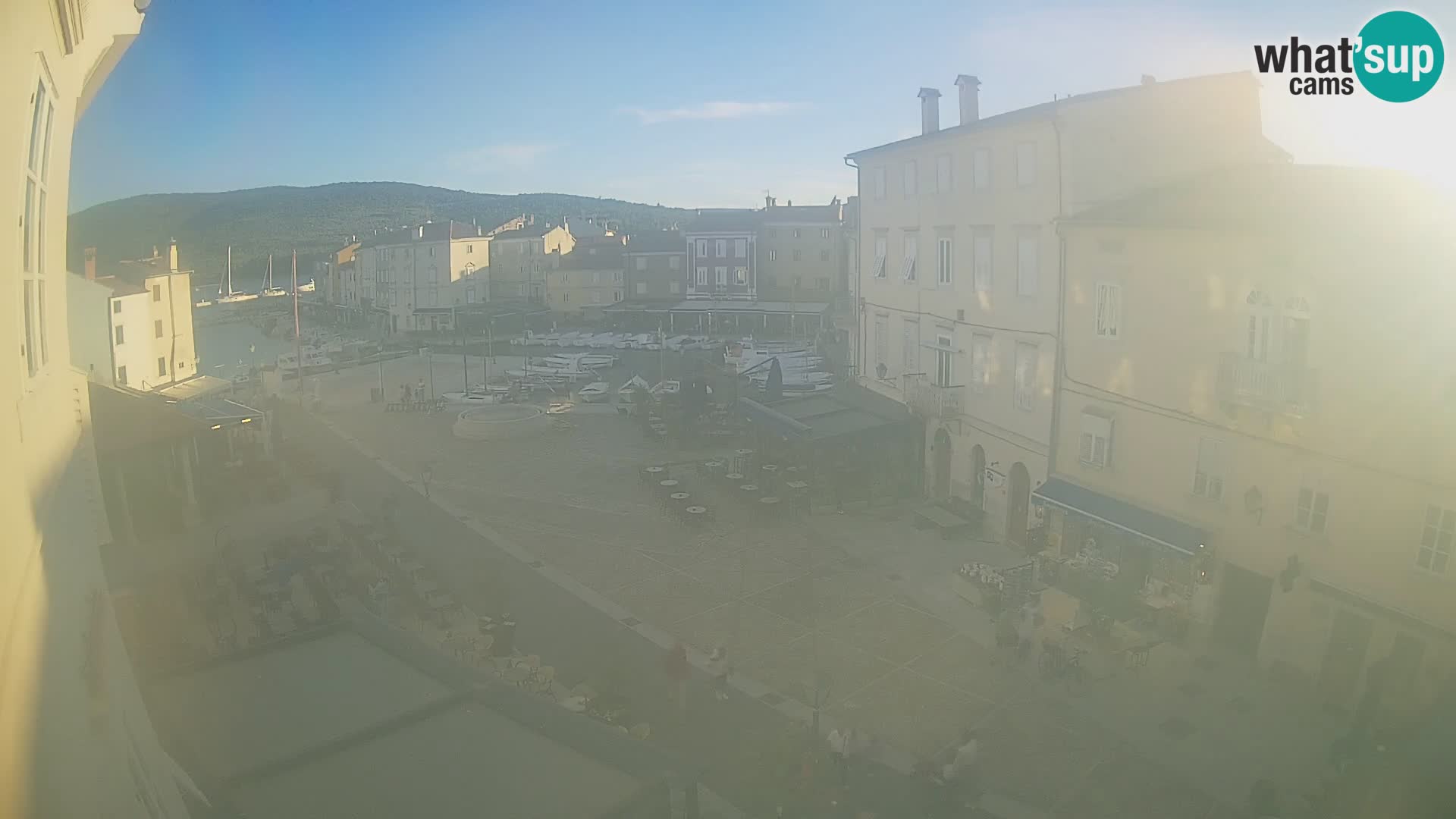 Cámara en vivo ciudad de Cres – plaza principal y “mandrač” – isla de Cres – Croacia