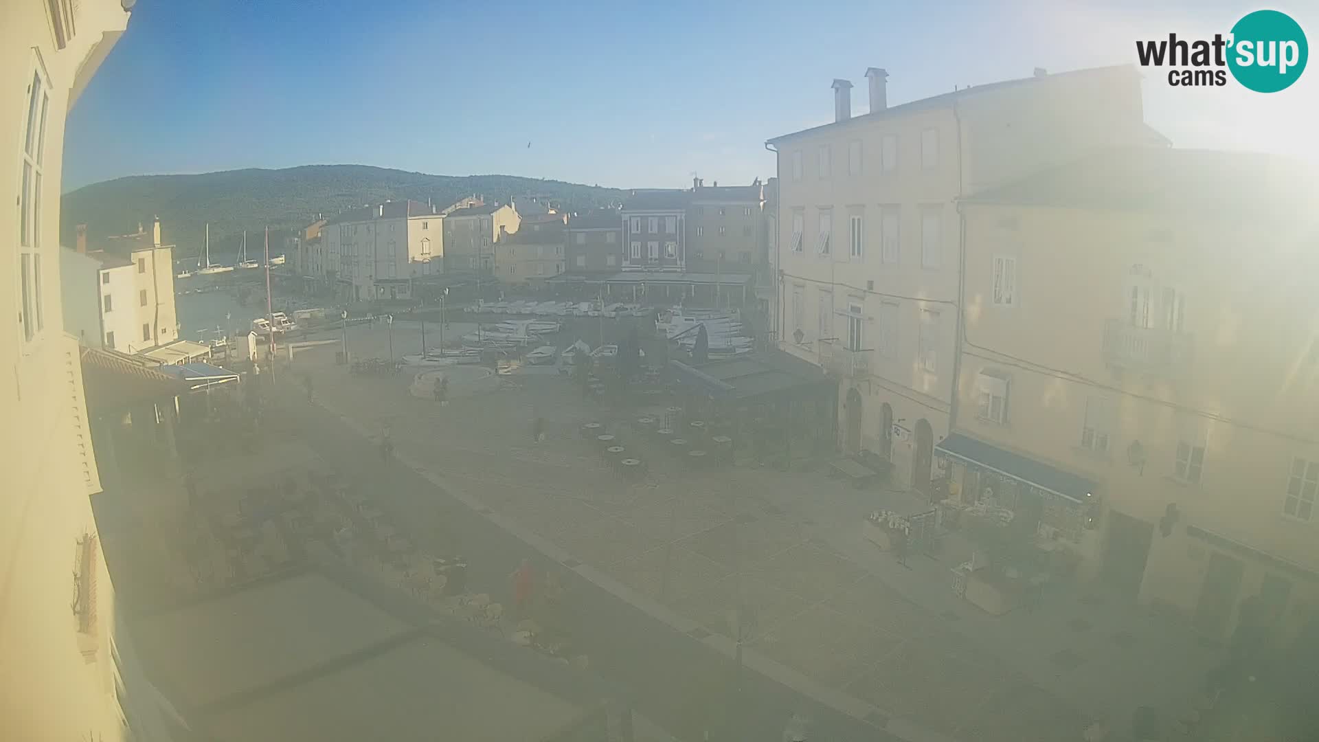Cámara en vivo ciudad de Cres – plaza principal y “mandrač” – isla de Cres – Croacia