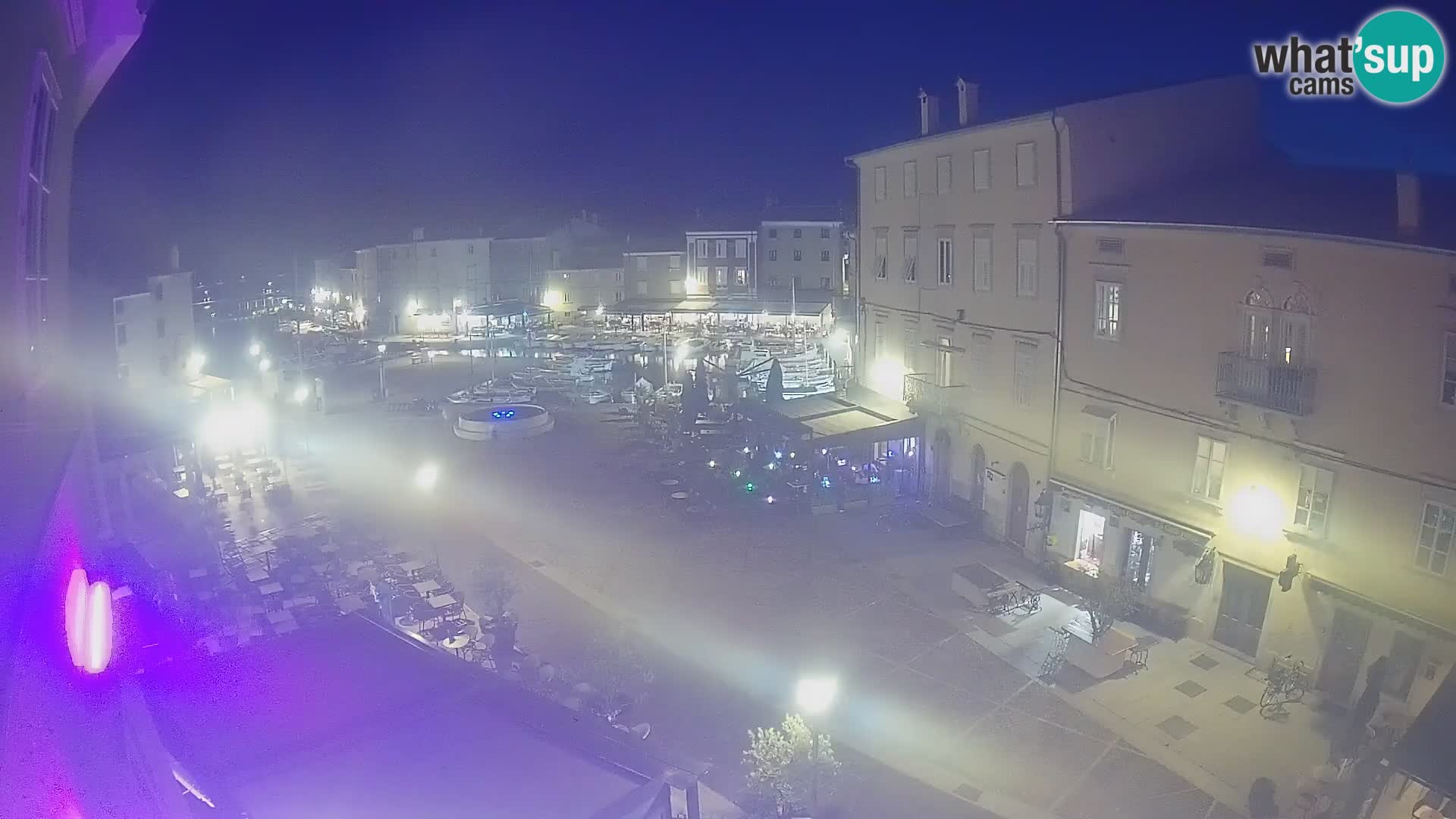LIVE cam Cres city – place principale et “mandrač” – île de Cres – Croatie