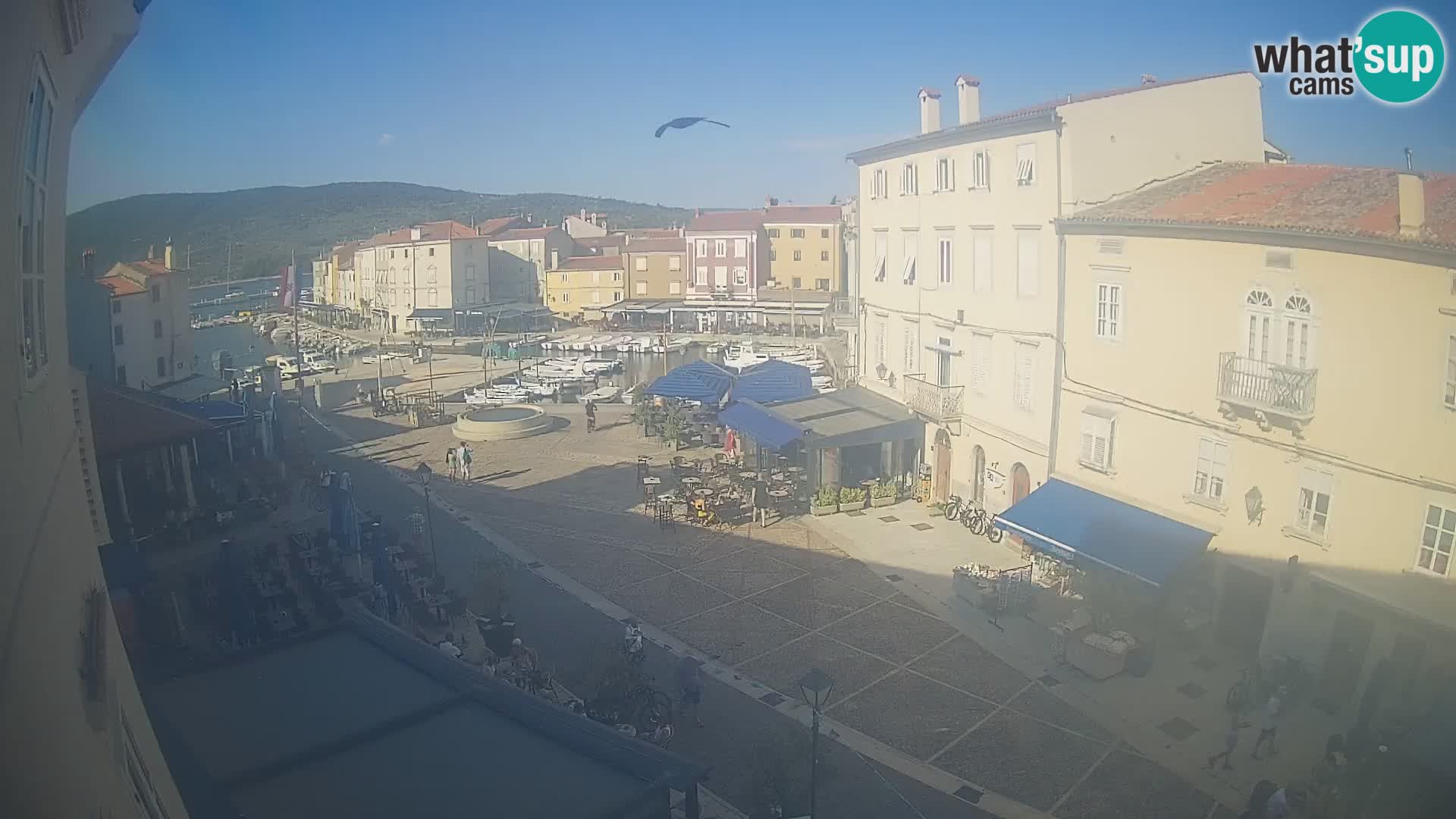 Cámara en vivo ciudad de Cres – plaza principal y “mandrač” – isla de Cres – Croacia