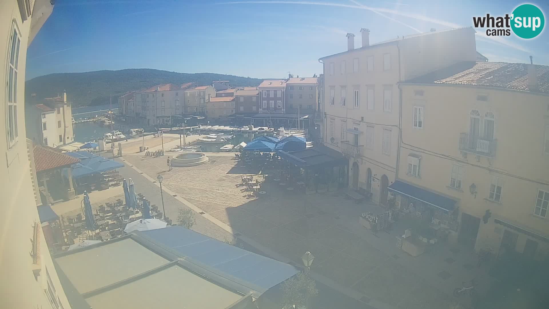 Cámara en vivo ciudad de Cres – plaza principal y “mandrač” – isla de Cres – Croacia